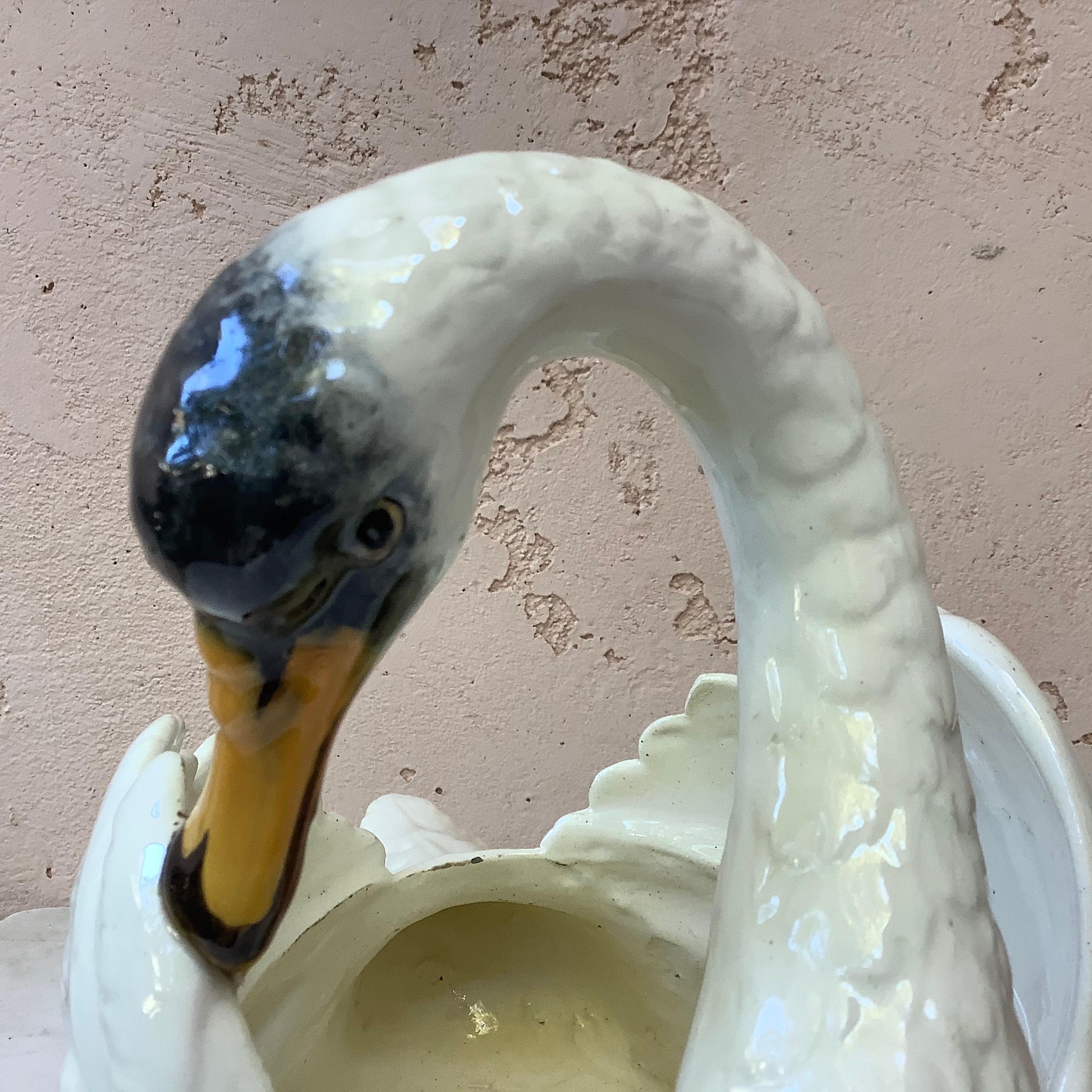 Jardinière en majolique en forme de cygne Jerome Massier Fils, vers 1900 1
