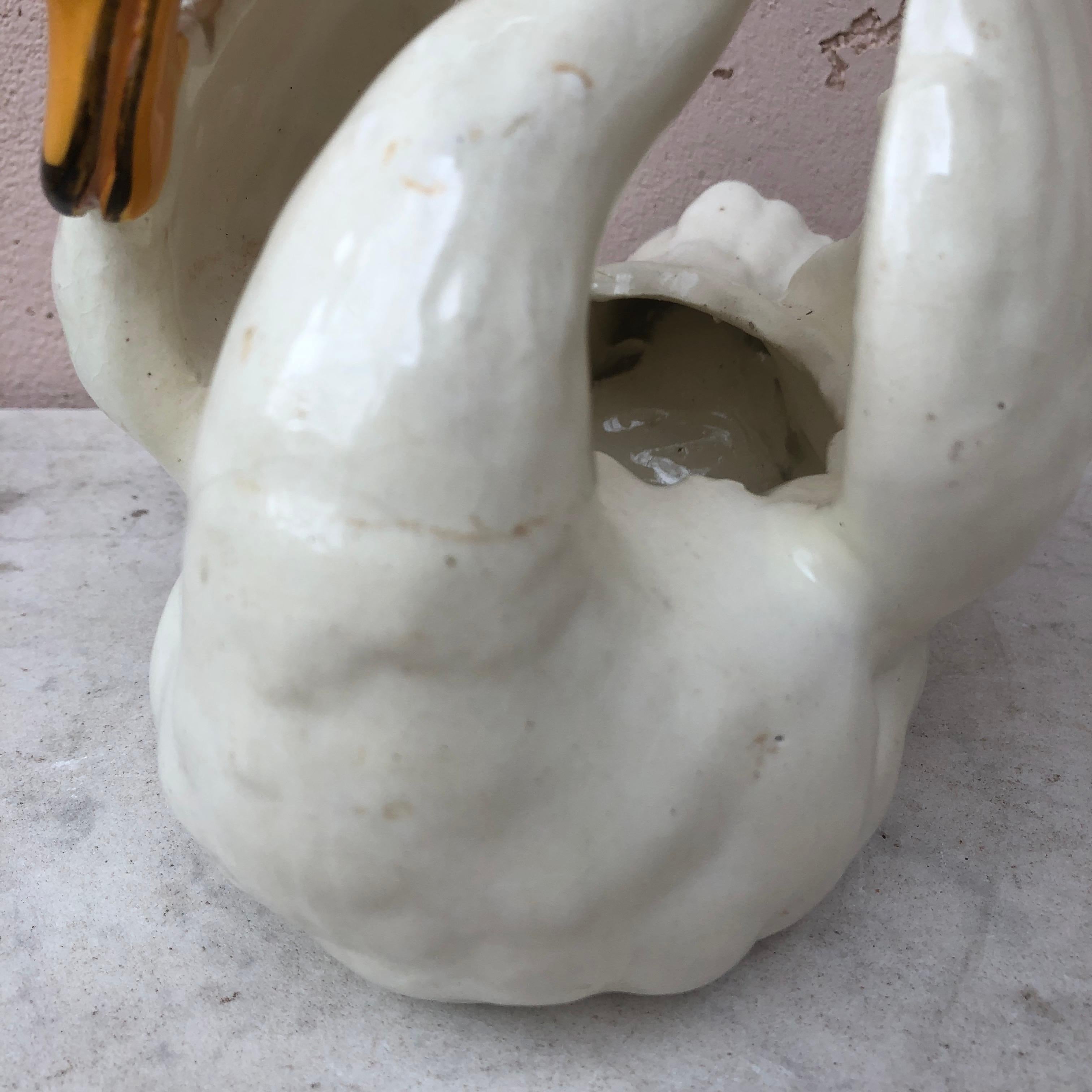 Art nouveau Jardinière en forme de cygne en majolique Jérôme Massier Fils, vers 1910 en vente