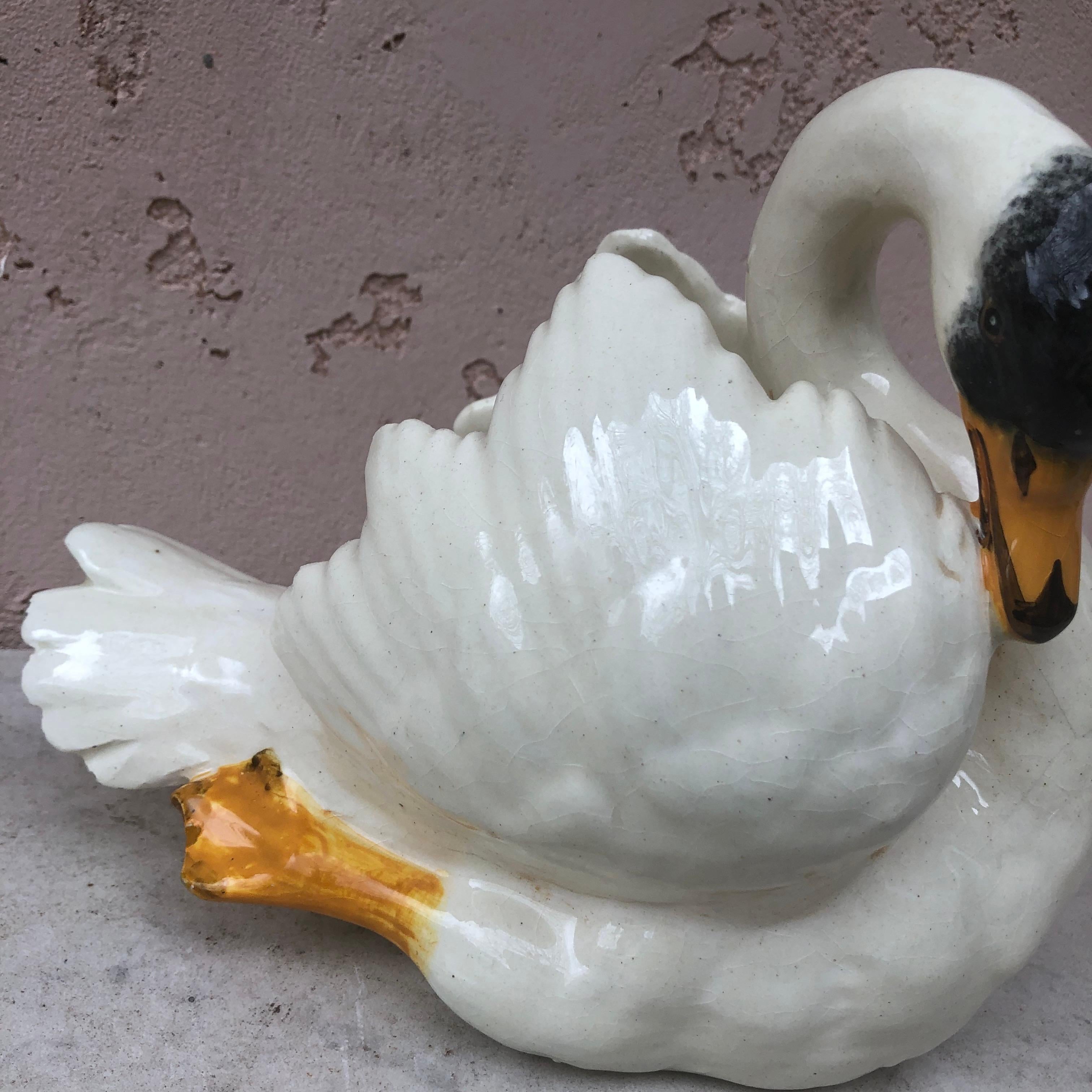 Jardinière en forme de cygne en majolique Jérôme Massier Fils, vers 1910 en vente 1