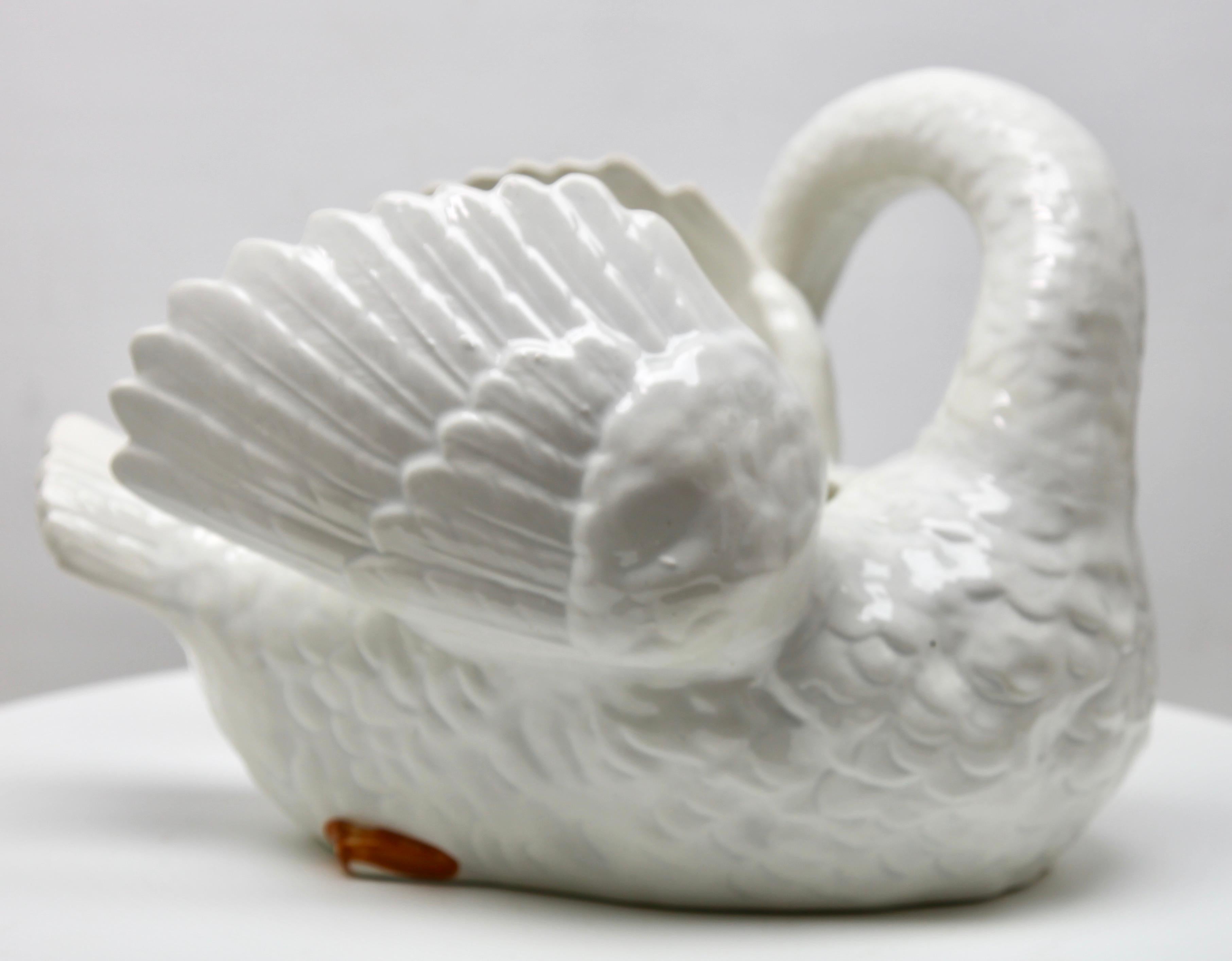 Majolica Swan Jardinière Planter Stamped Imperiale Nimy, Belgium, circa 1900 In Good Condition In Verviers, BE