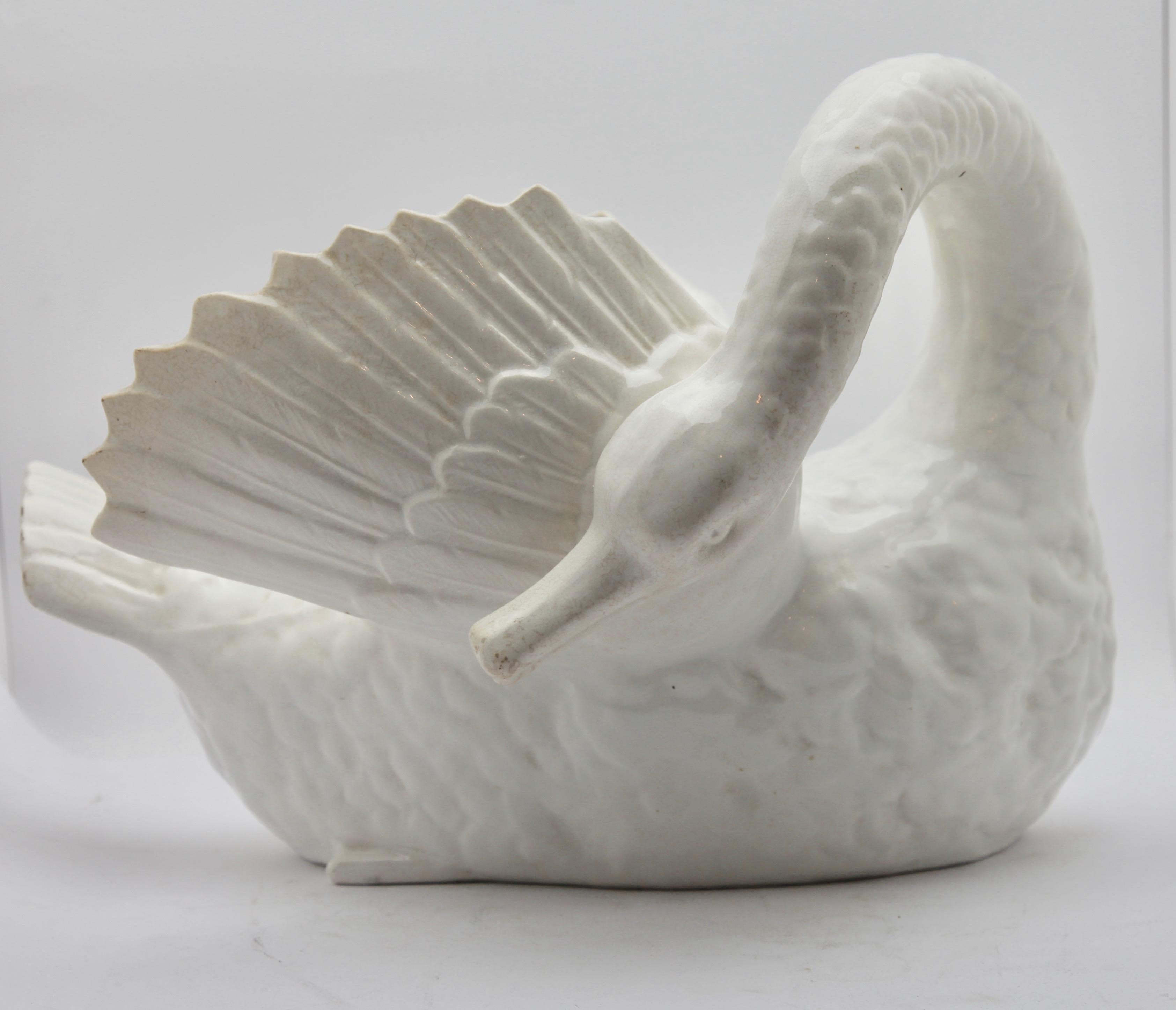 Majolica Swan Jardinière Stamped Imperiale Nimy, Belgium, circa 1900 In Good Condition In Verviers, BE