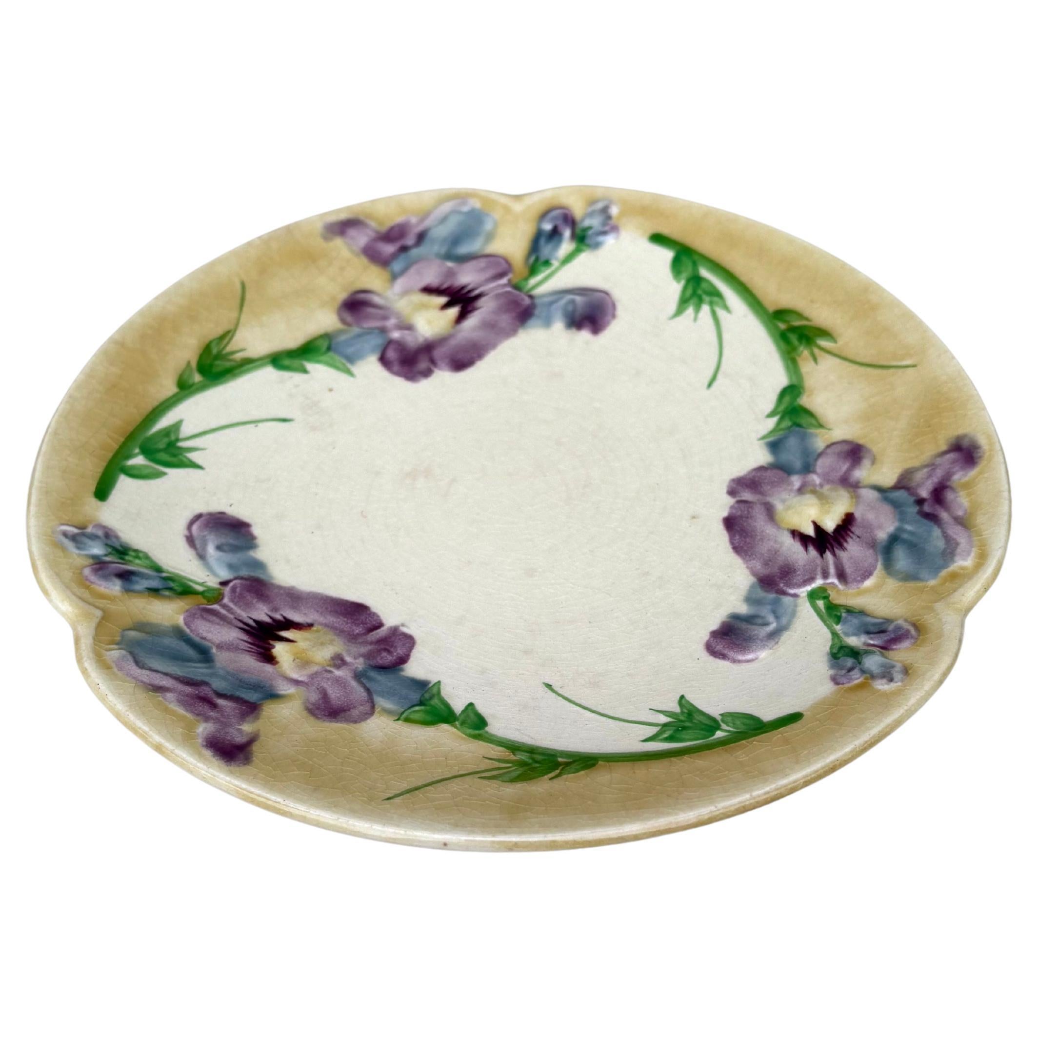 Majolica Sweet Pea Plate Choisy le Roi, circa 1880.