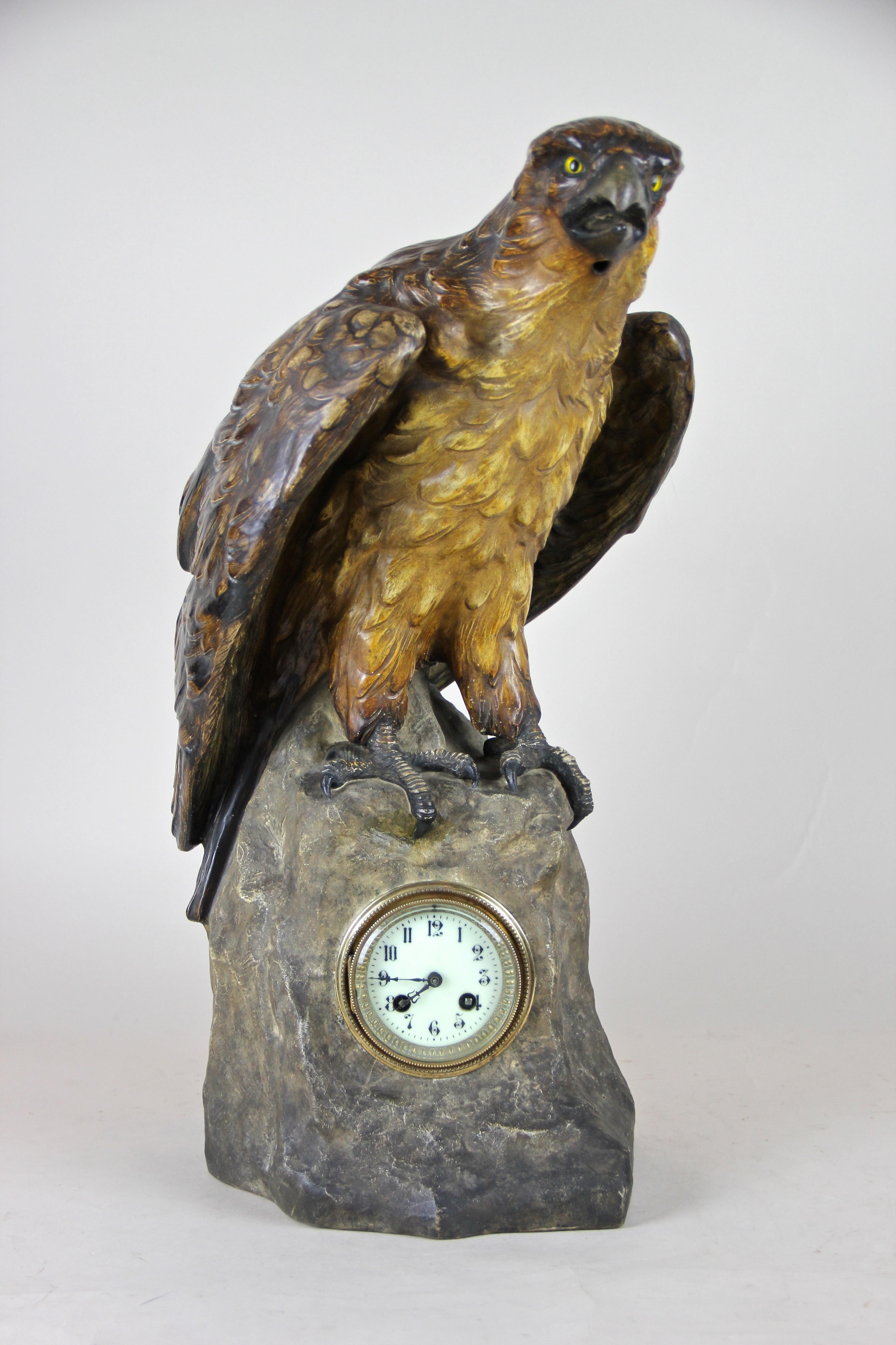 Skulpturale Majolika-Uhr „Der Adler“ von Johann Maresch, um 1900 (Art nouveau)