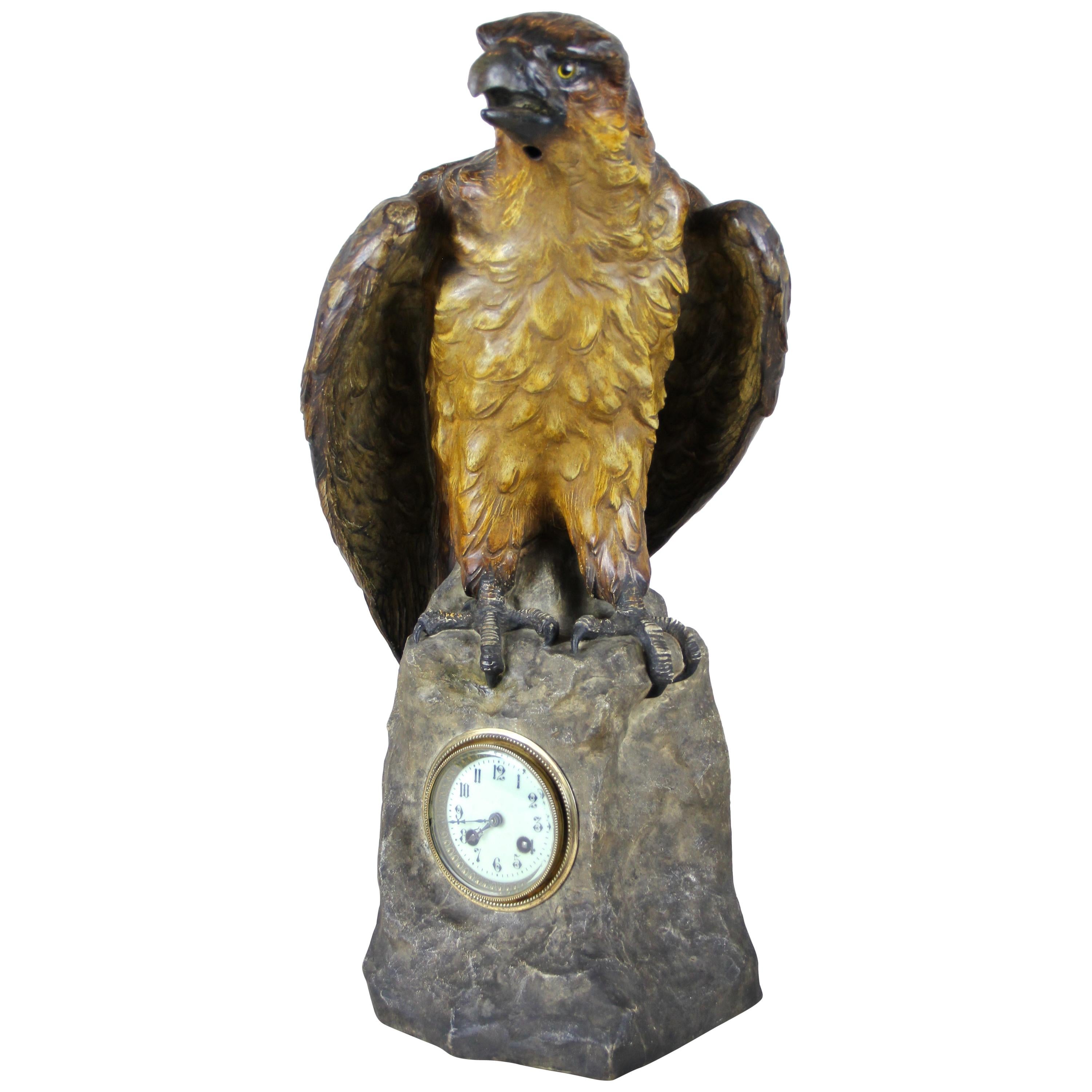 Skulpturale Majolika-Uhr „Der Adler“ von Johann Maresch, um 1900