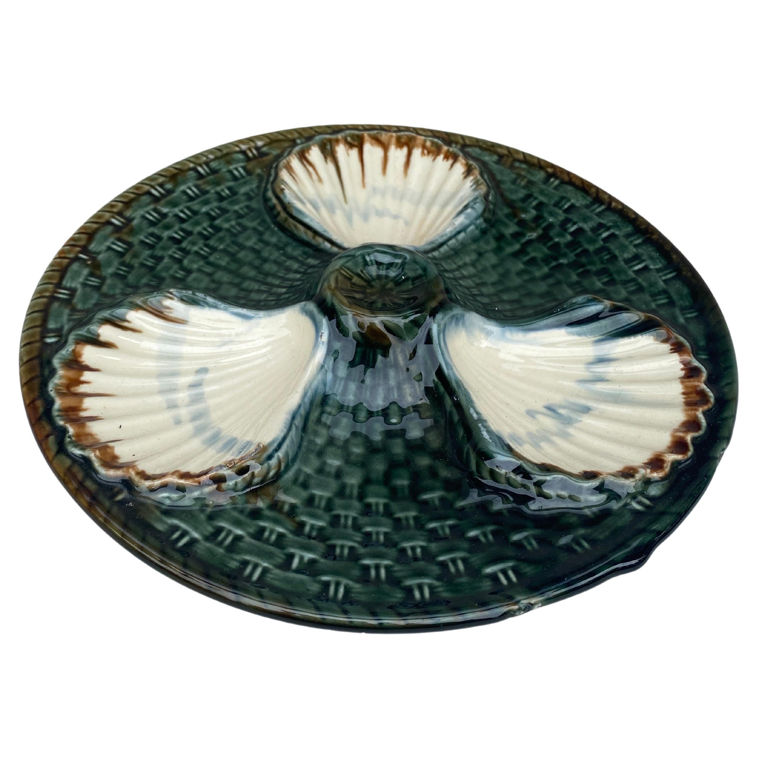 French Provincial Majolica Three Shells Oyster Wall Plate Longchamp, circa 1890 For Sale