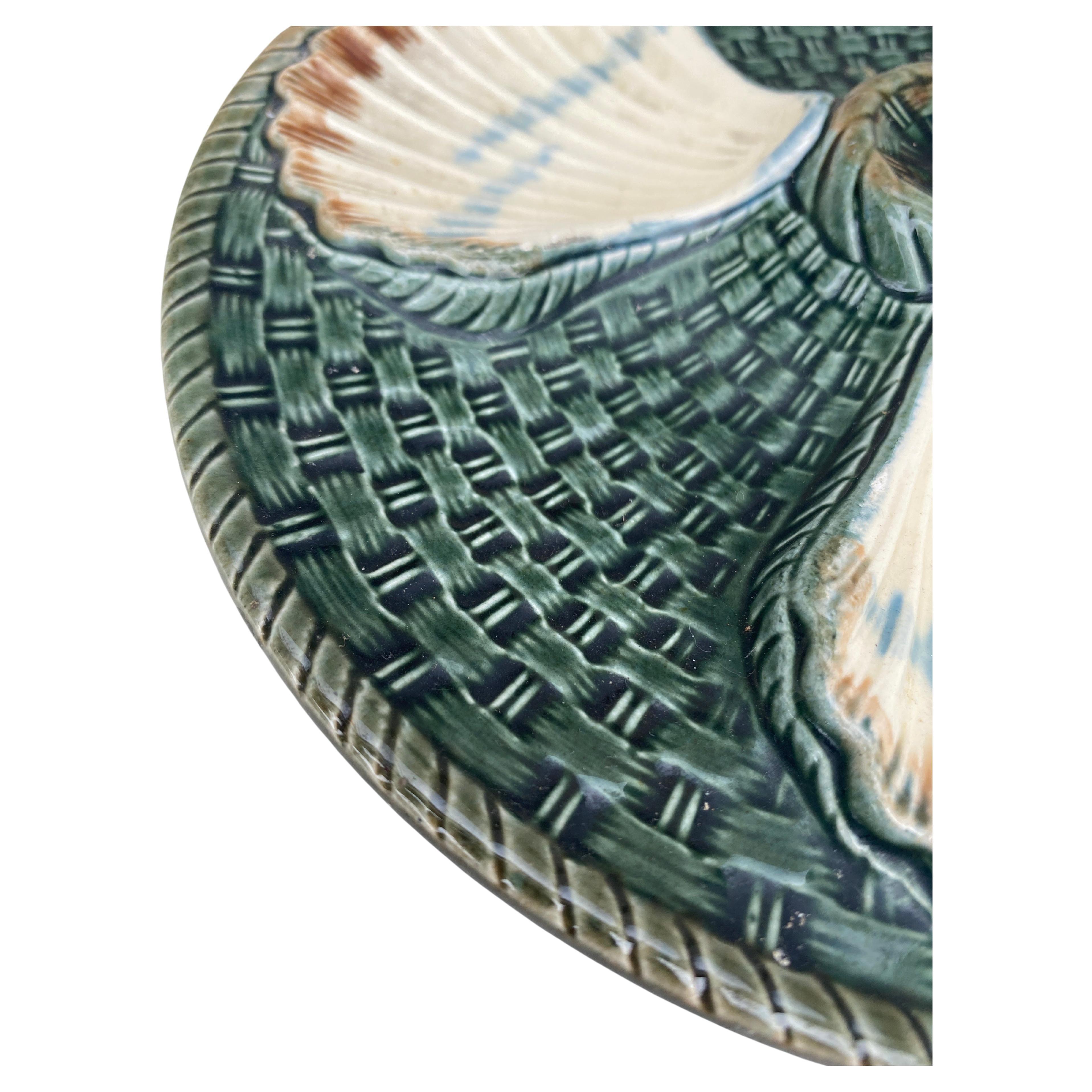 Majolica Three Shells Oyster Wall Plate Longchamp, circa 1890 In Good Condition For Sale In Austin, TX
