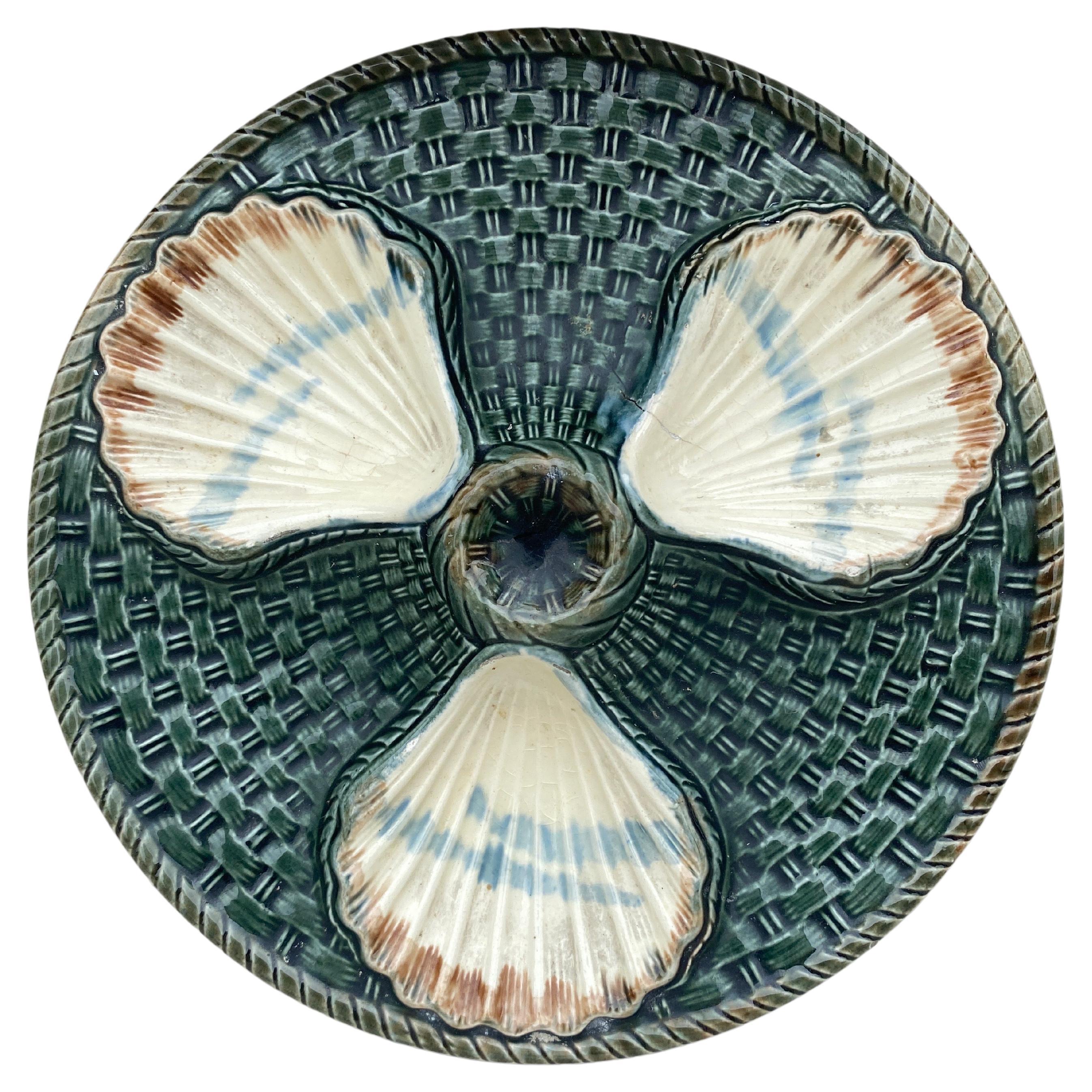 Assiette murale en majolique à trois coquilles d'huîtres Longchamp, vers 1890 en vente