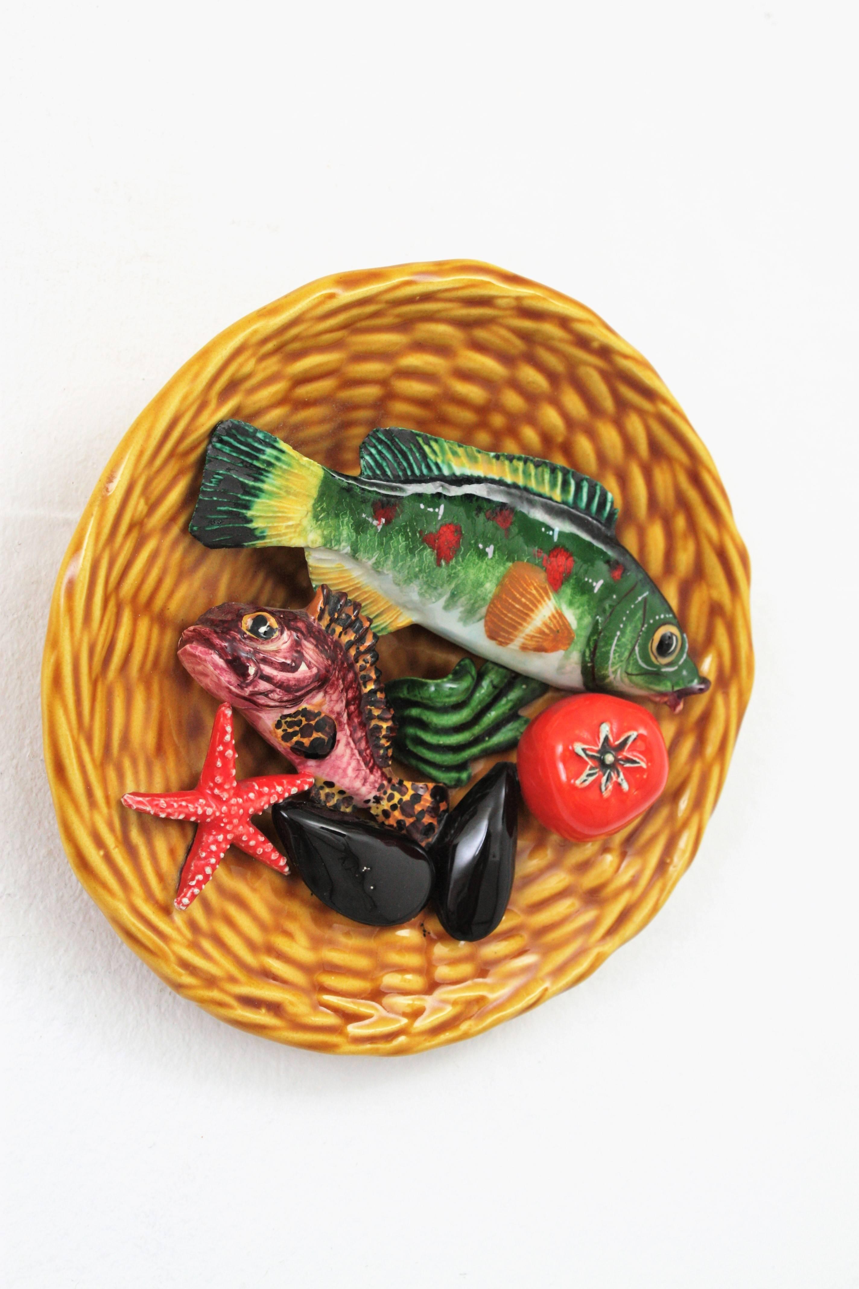 Majolika-Keramikteller von Lamarche Monaco, Trompe L'oeil Seafood Design (Moderne der Mitte des Jahrhunderts) im Angebot