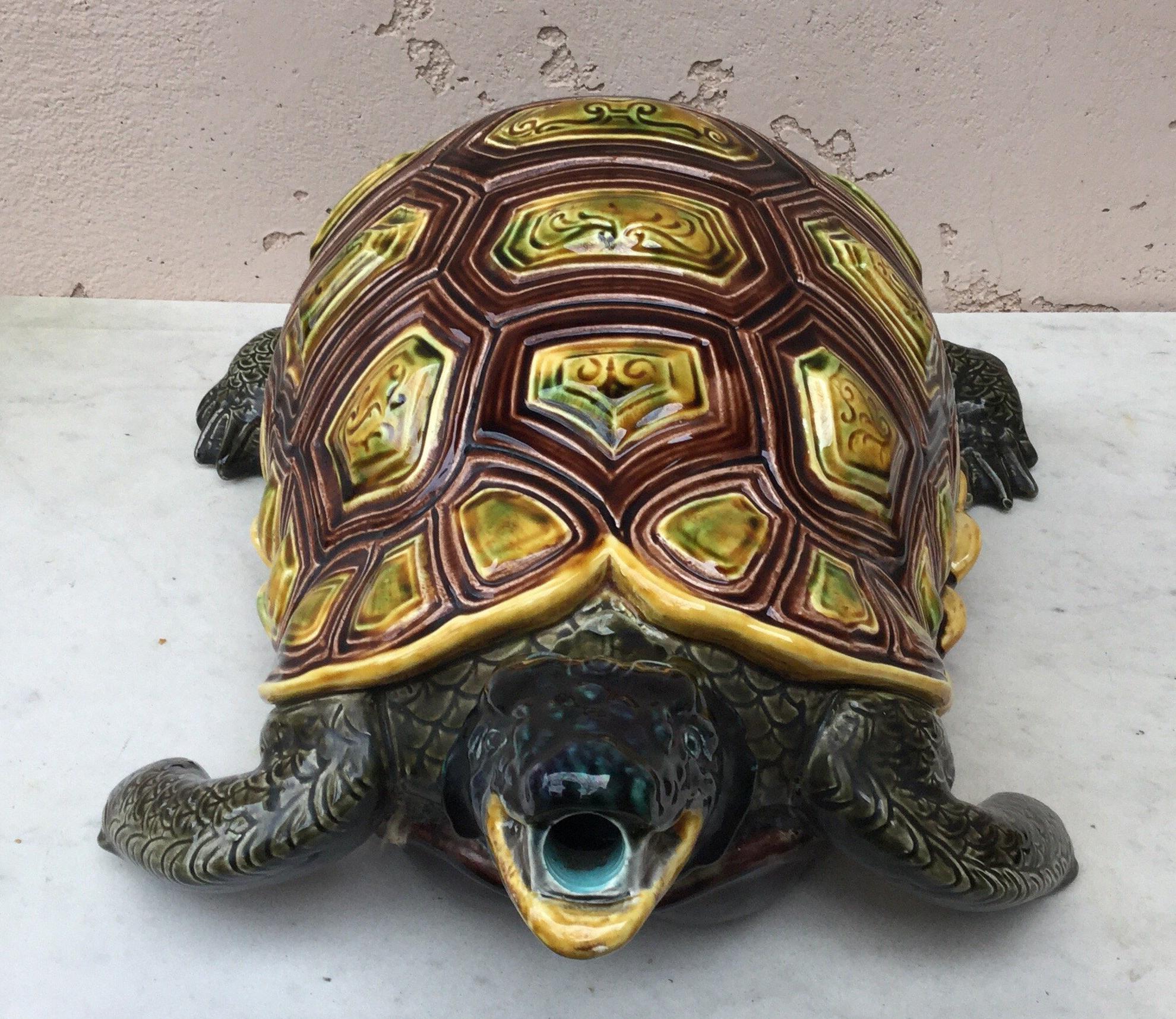 Large Majolica turtle fountain signed Sarreguemines, circa 1890.
Form 913.
At the end of 19th century it's not unusual to find in the rich houses this wall fountains.