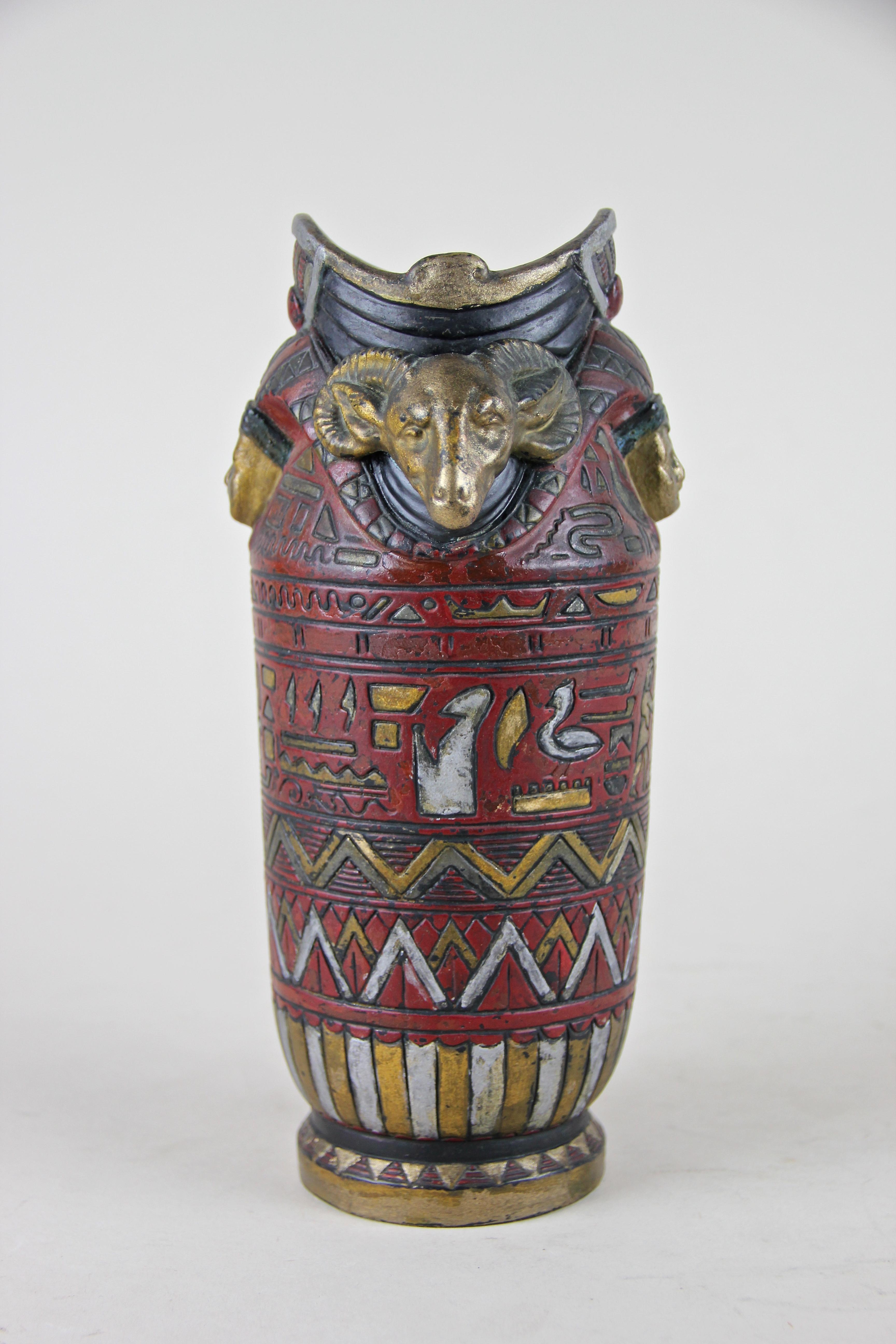 Majolika-Vase „Ägypten“ von Julius Dressler, Böhmen, um 1895 im Zustand „Gut“ in Lichtenberg, AT