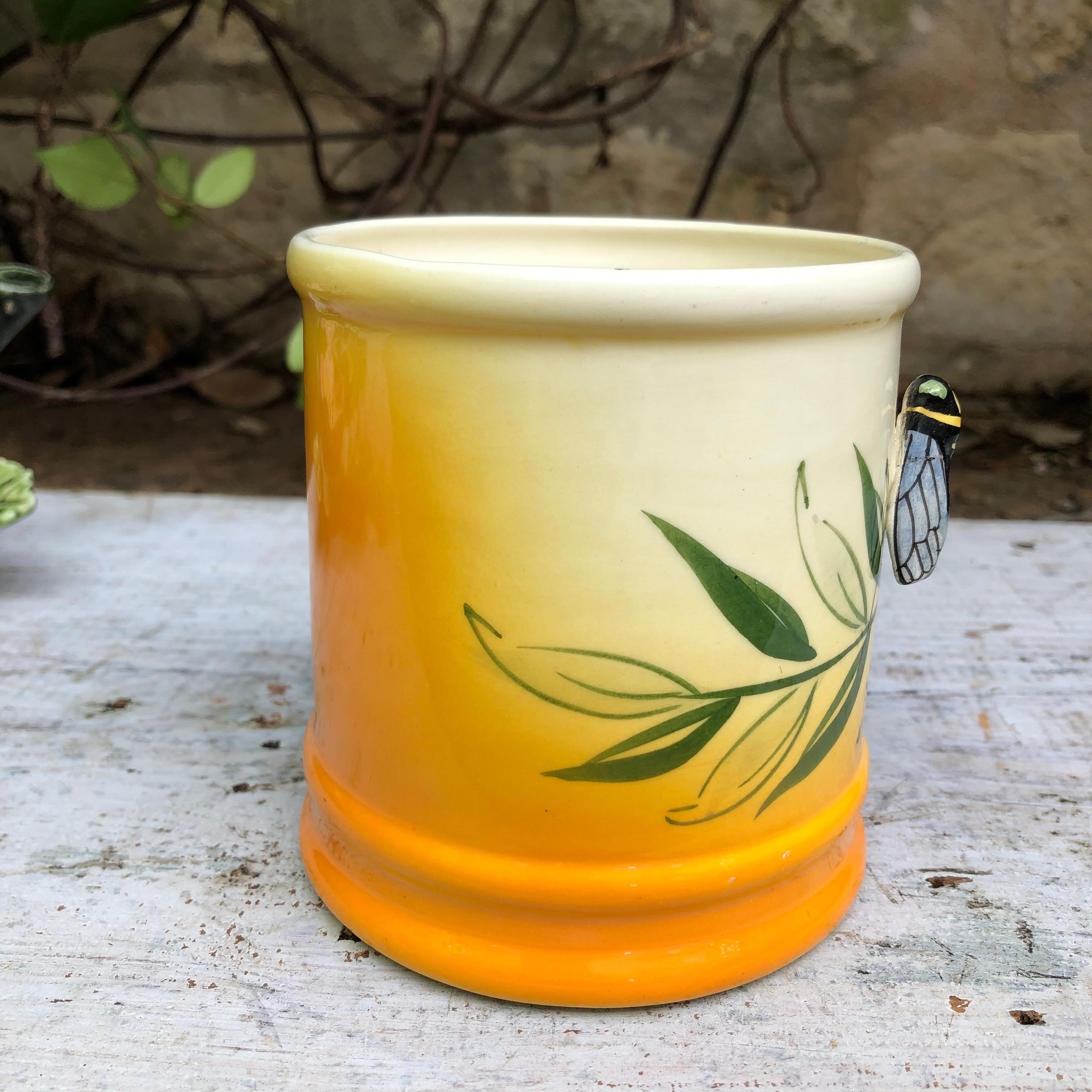 Vaso in maiolica con cicala e olive firmato Sicard, 1950 circa.
Dal sud della Francia (Provenza).