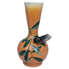 Vase en majolique représentant une cigale et des olives, Sicard, vers 1950