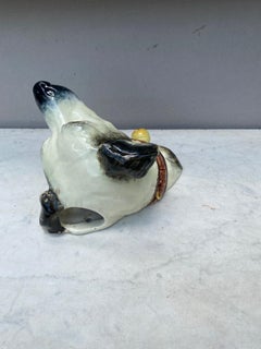 Tasca da parete in maiolica con cane Delphin Massier, 1890 circa