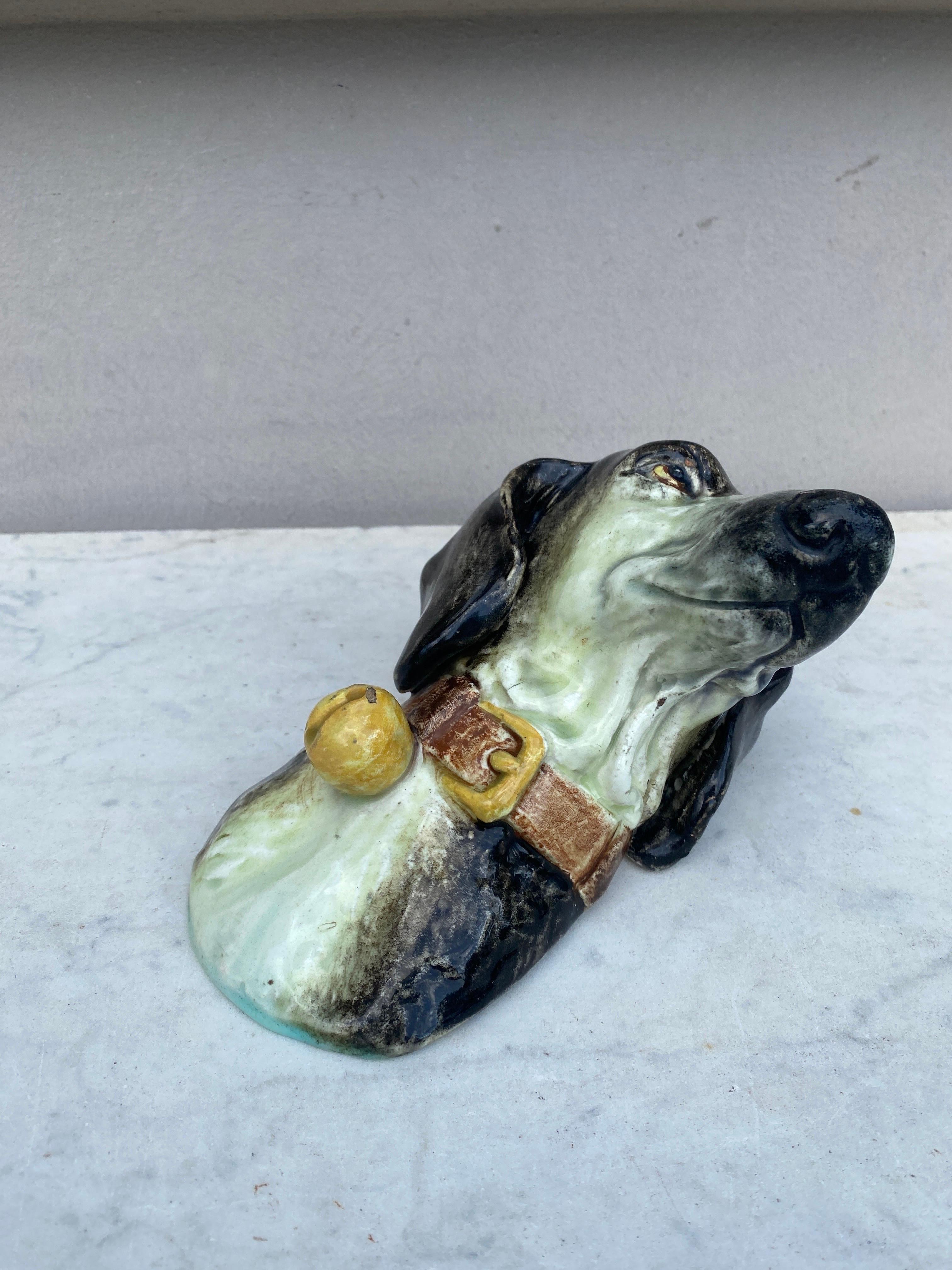 Perro de bolsillo de mayólica Delphin Massier, hacia 1890 Francés en venta