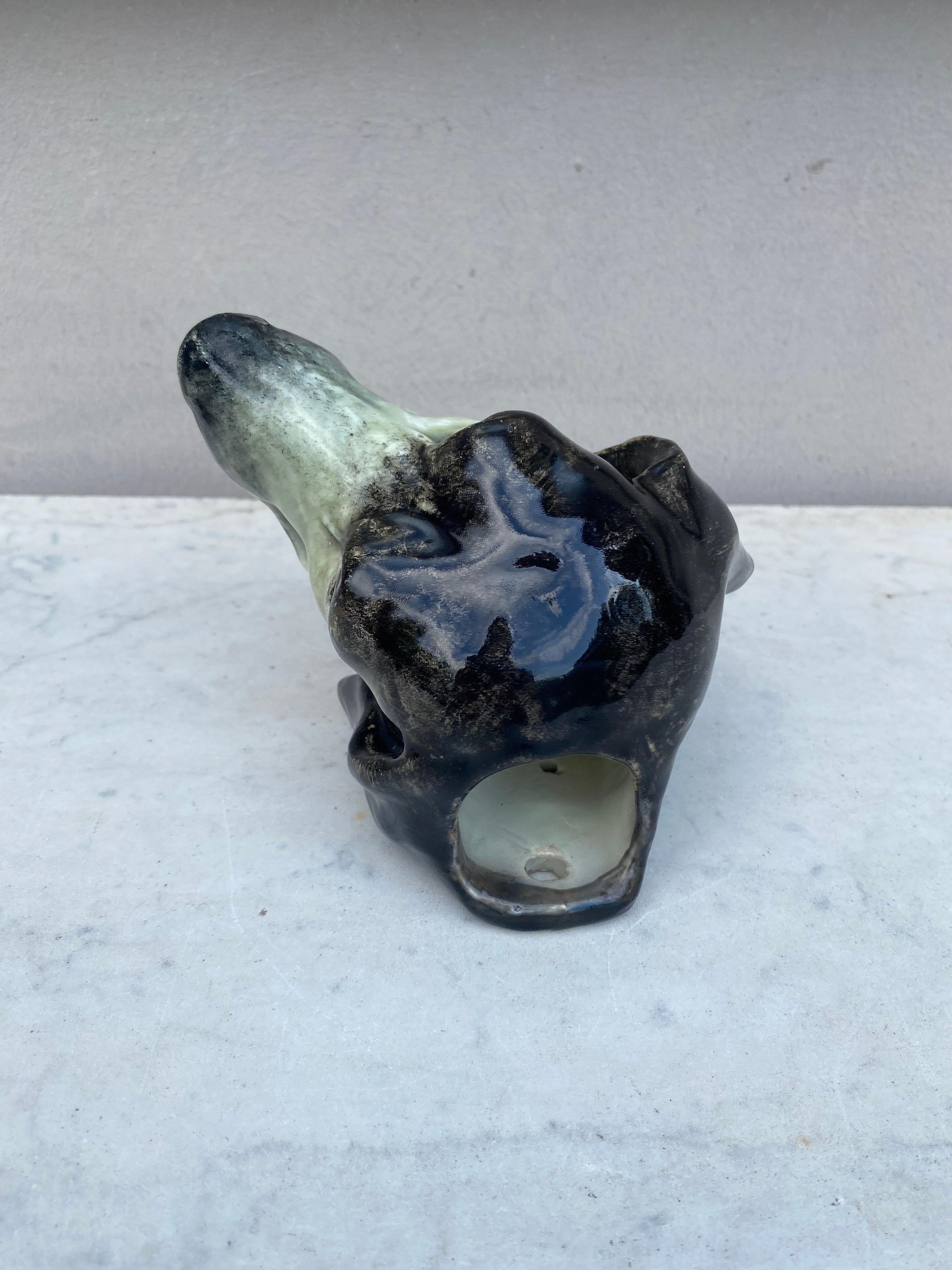 Perro de bolsillo de mayólica Delphin Massier, hacia 1890 Fines del siglo XIX en venta