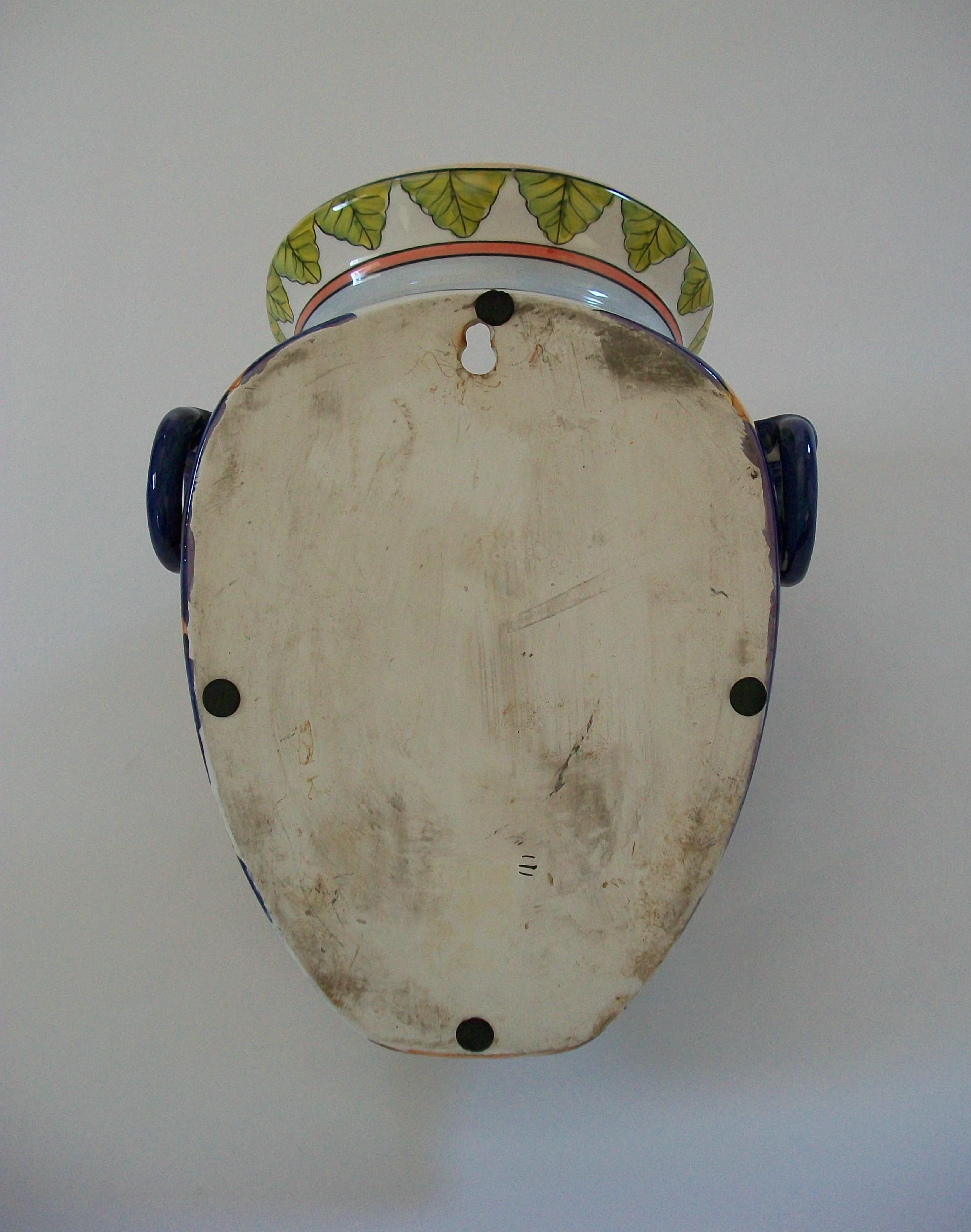 Majolika Wandtasche/Planter - Handbemalt mit Zitronen - Italien - CIRCA 1990er Jahre im Angebot 4