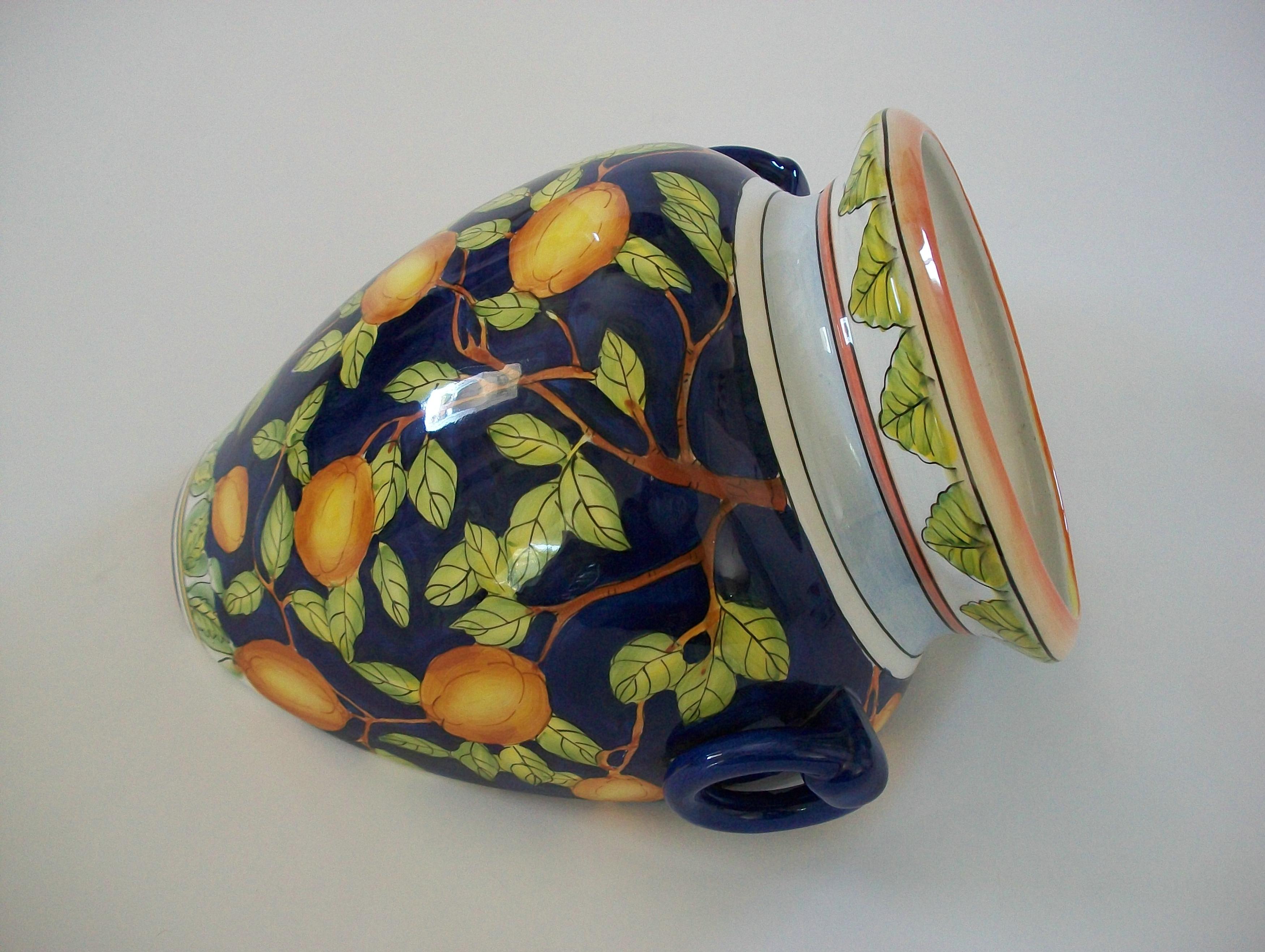 Majolika Wandtasche/Planter - Handbemalt mit Zitronen - Italien - CIRCA 1990er Jahre (Glasiert) im Angebot