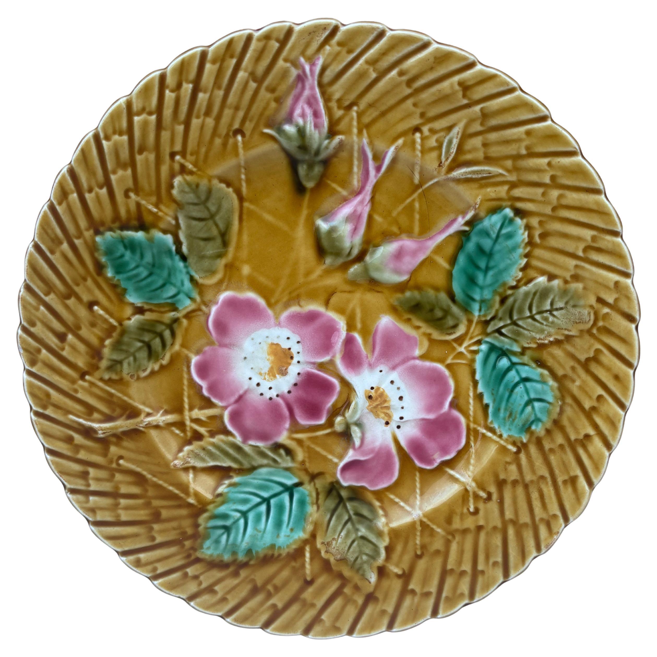 Majolica Water Lily Pad Plate Villeroy et Boch, circa 1900 In Good Condition For Sale In Austin, TX