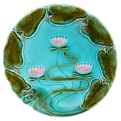 Assiette à nénuphar en majolique Villeroy et Boch, vers 1900