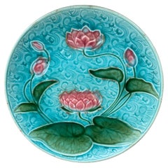 Assiette à nénuphar en majolique Villeroy et Boch, vers 1900