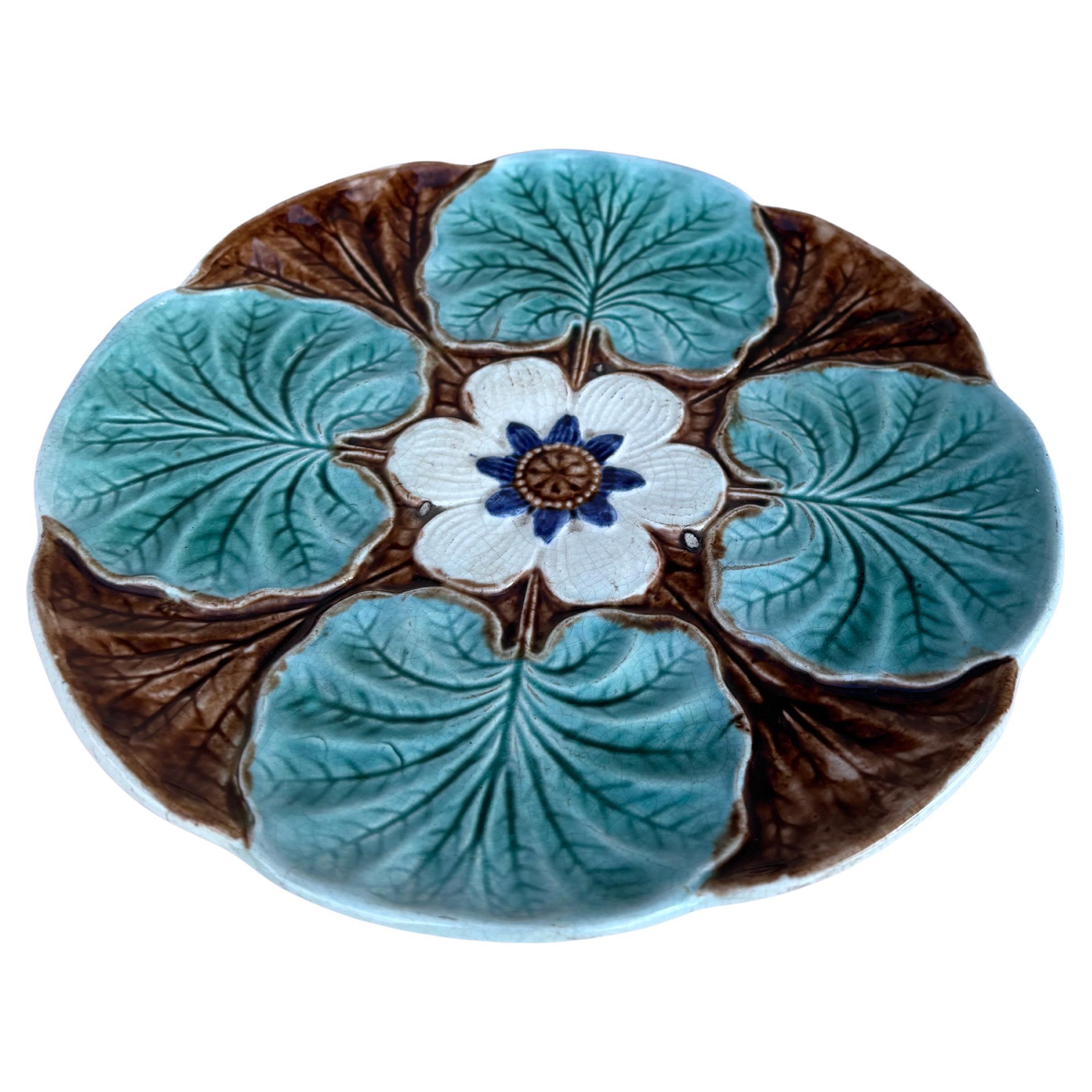 Plato Wasmuel Majolica para estanque de nenúfares, hacia 1890.
  