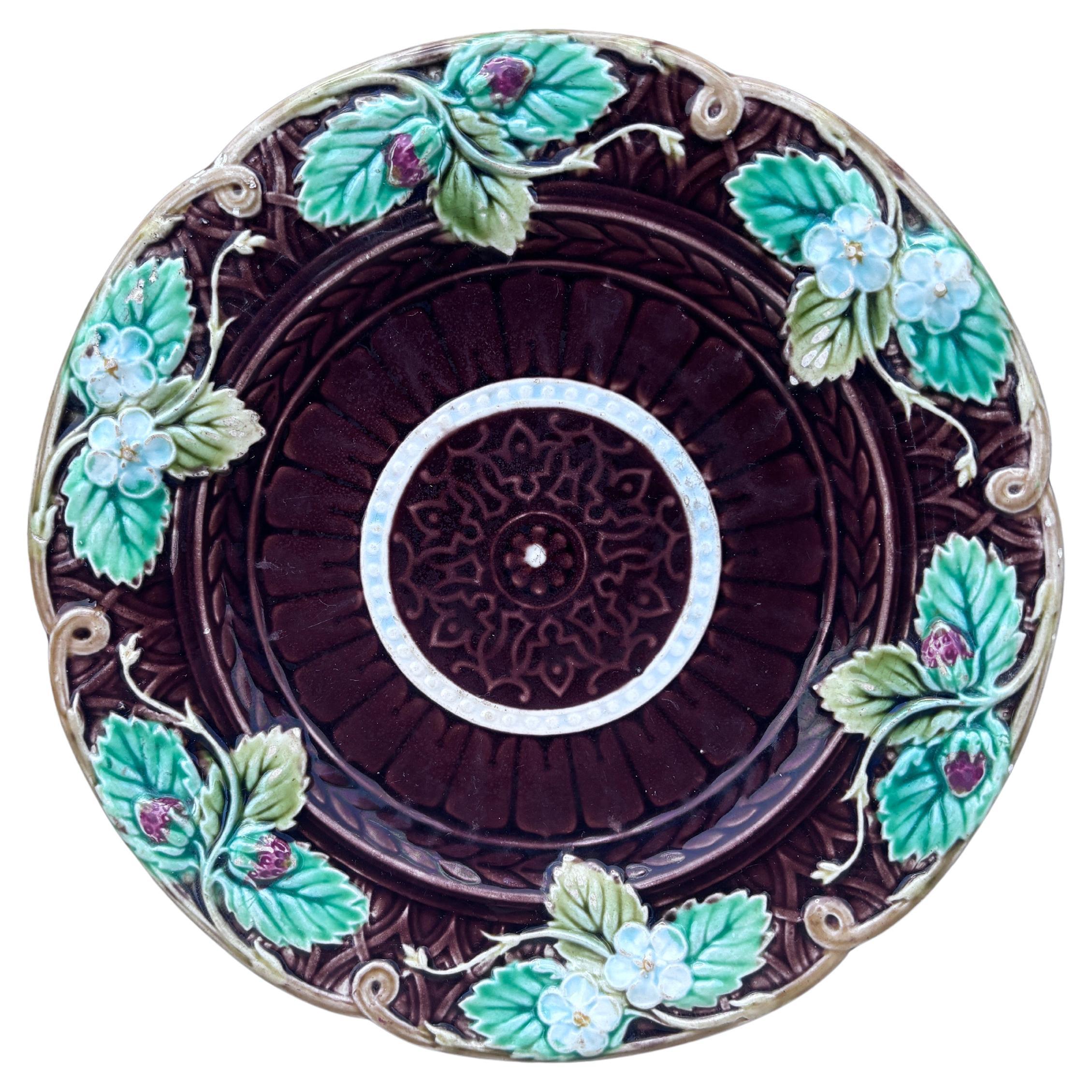 Plato Wasmuel Majolica Water Lily Pond, circa 1890 Belga