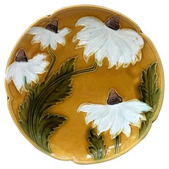 Majolica White Daisies Platter, circa 1900