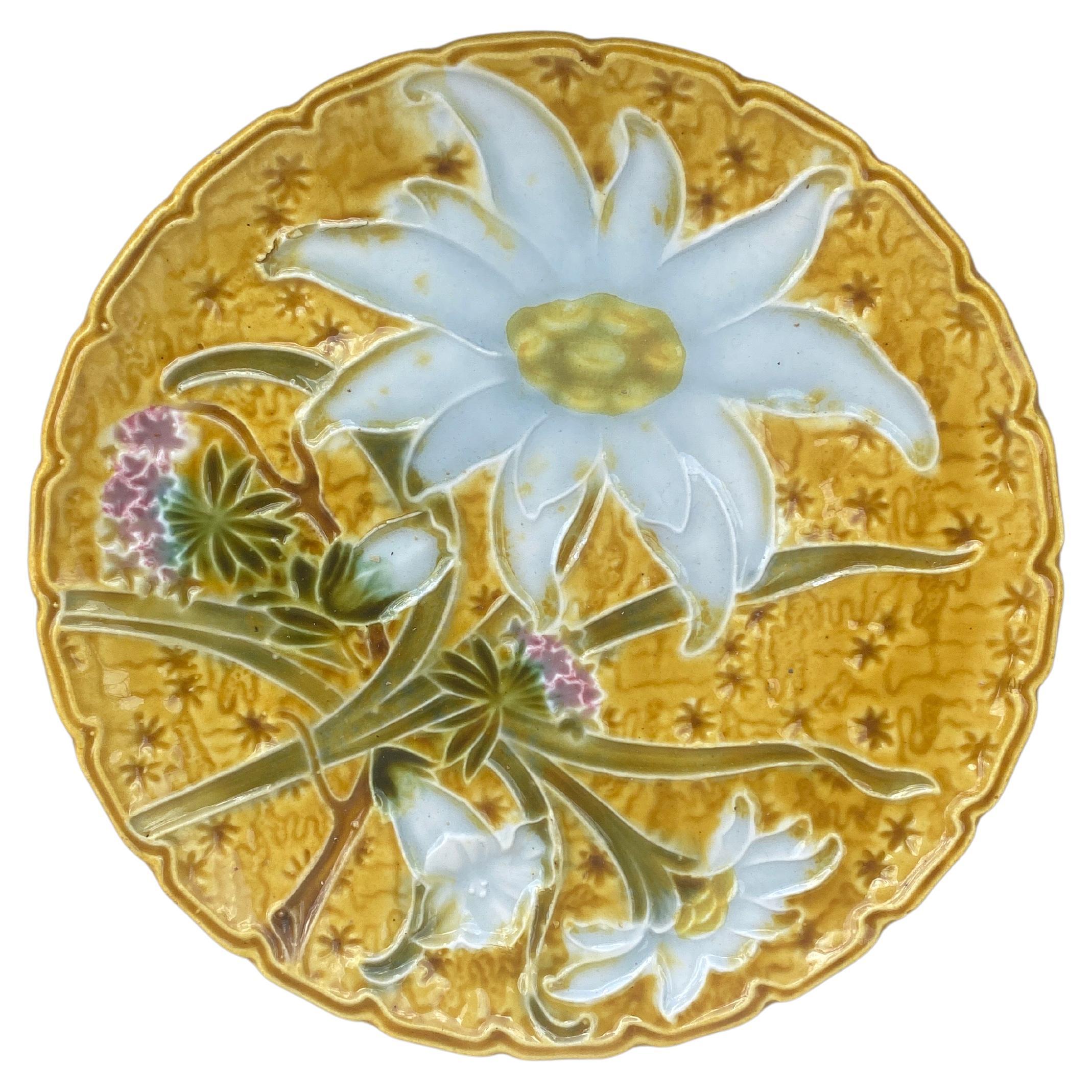 Fleurs blanches en majolique Villeroy & Boch, vers 1900 en vente