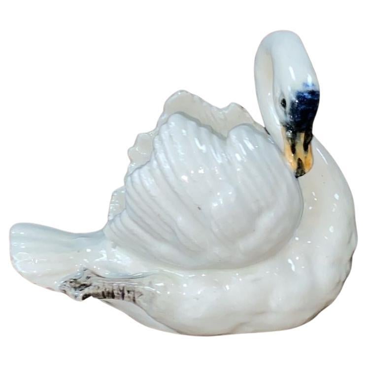 Majolica Jardinière in maiolica a forma di cigno bianco Delphin Massier, 1890 ca. in vendita