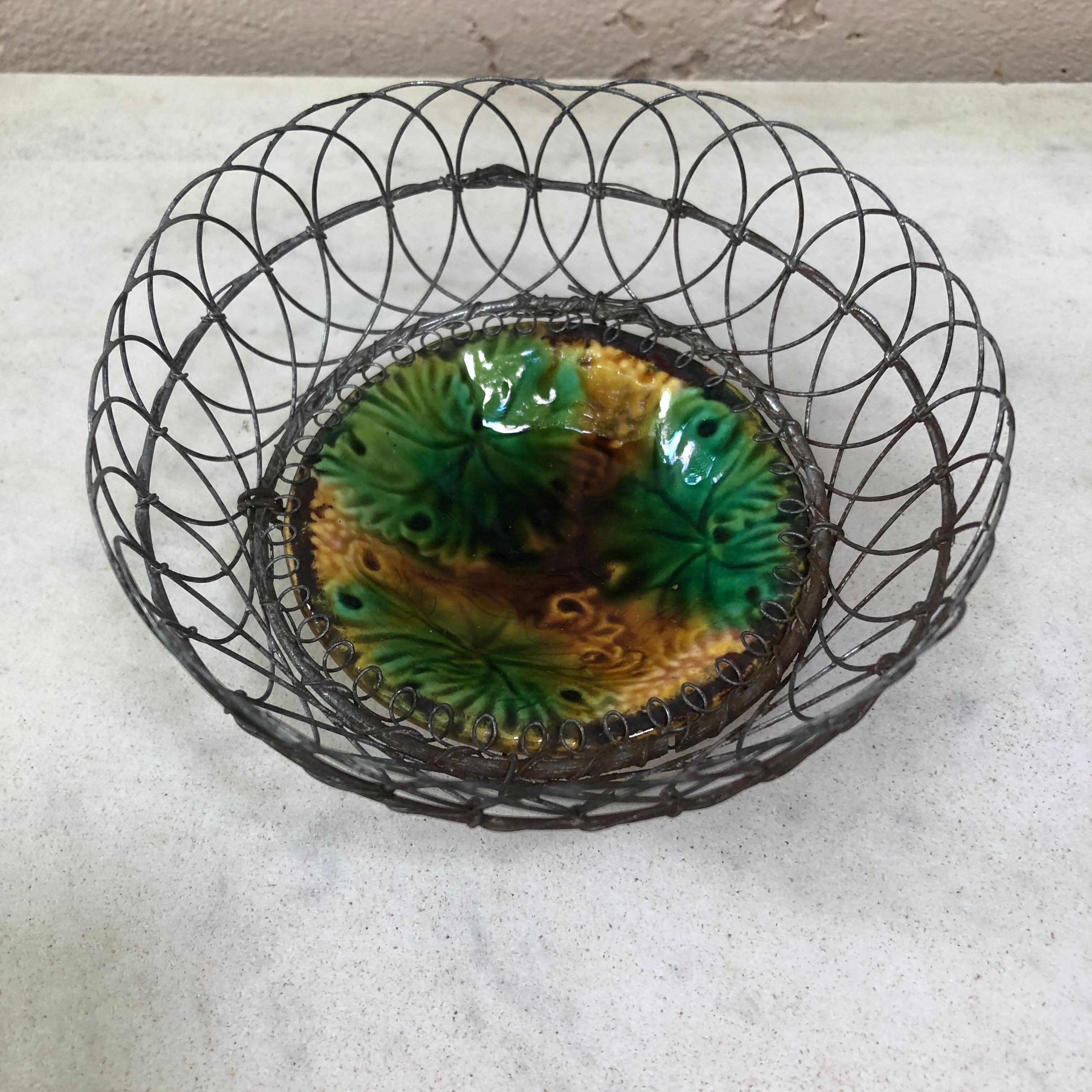 Charming Majolica wire basket with leaves signed Villeroy & Boch, Circa 1900.