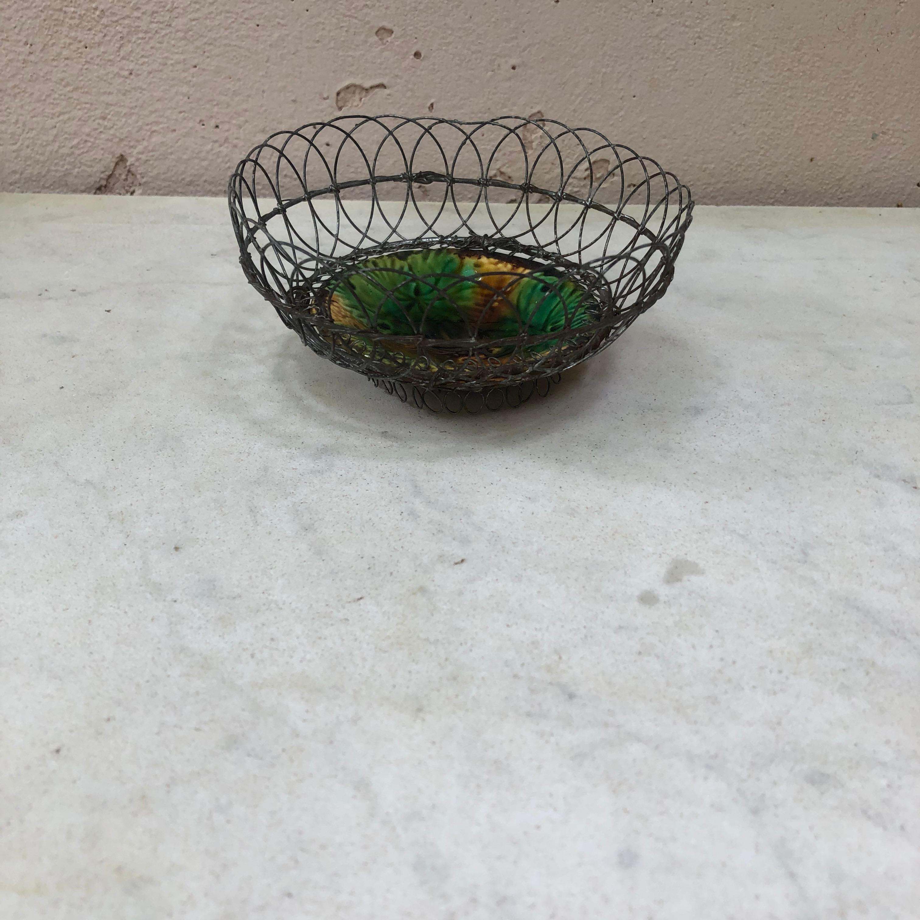 Majolica Wire Basket with Leaves Villeroy & Boch, Circa 1900 In Good Condition For Sale In Austin, TX