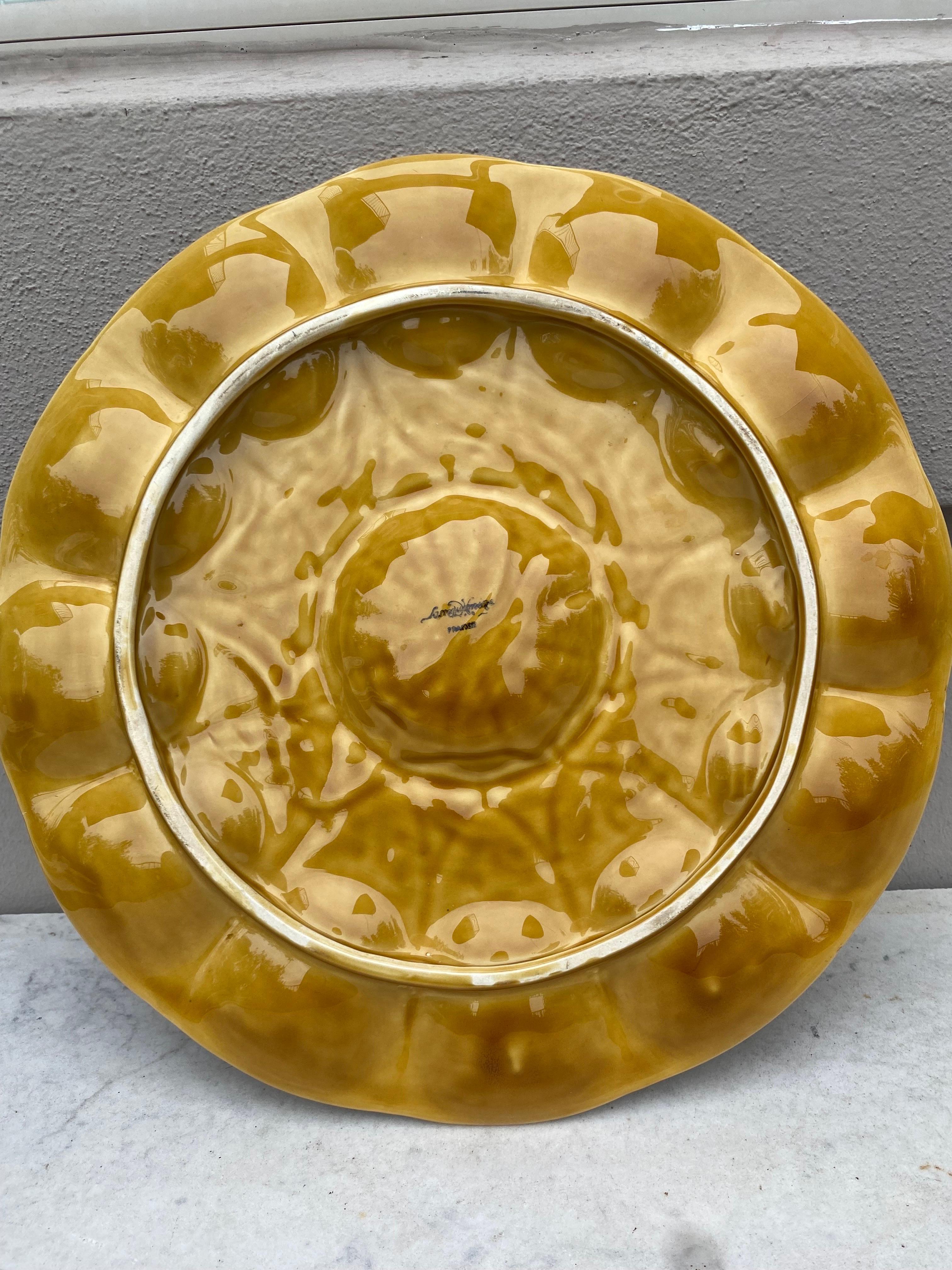 Majolica Yellow Shell Oyster Platter Sarreguemines Circa 1930 In Good Condition For Sale In Austin, TX