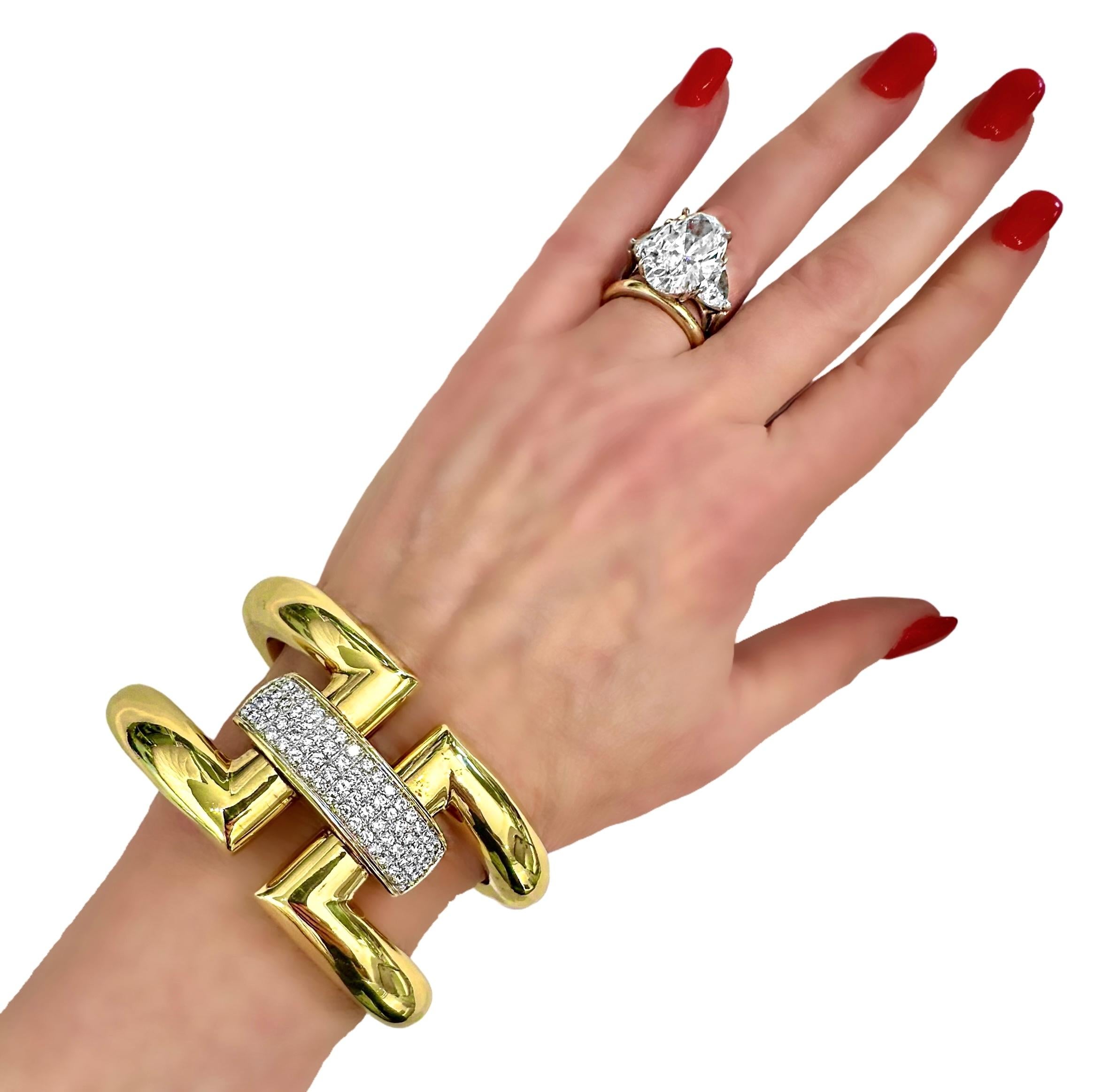 Bracelet manchette en or 18K avec maillons de connexion en diamant de 1,5 pouces de large en vente 7