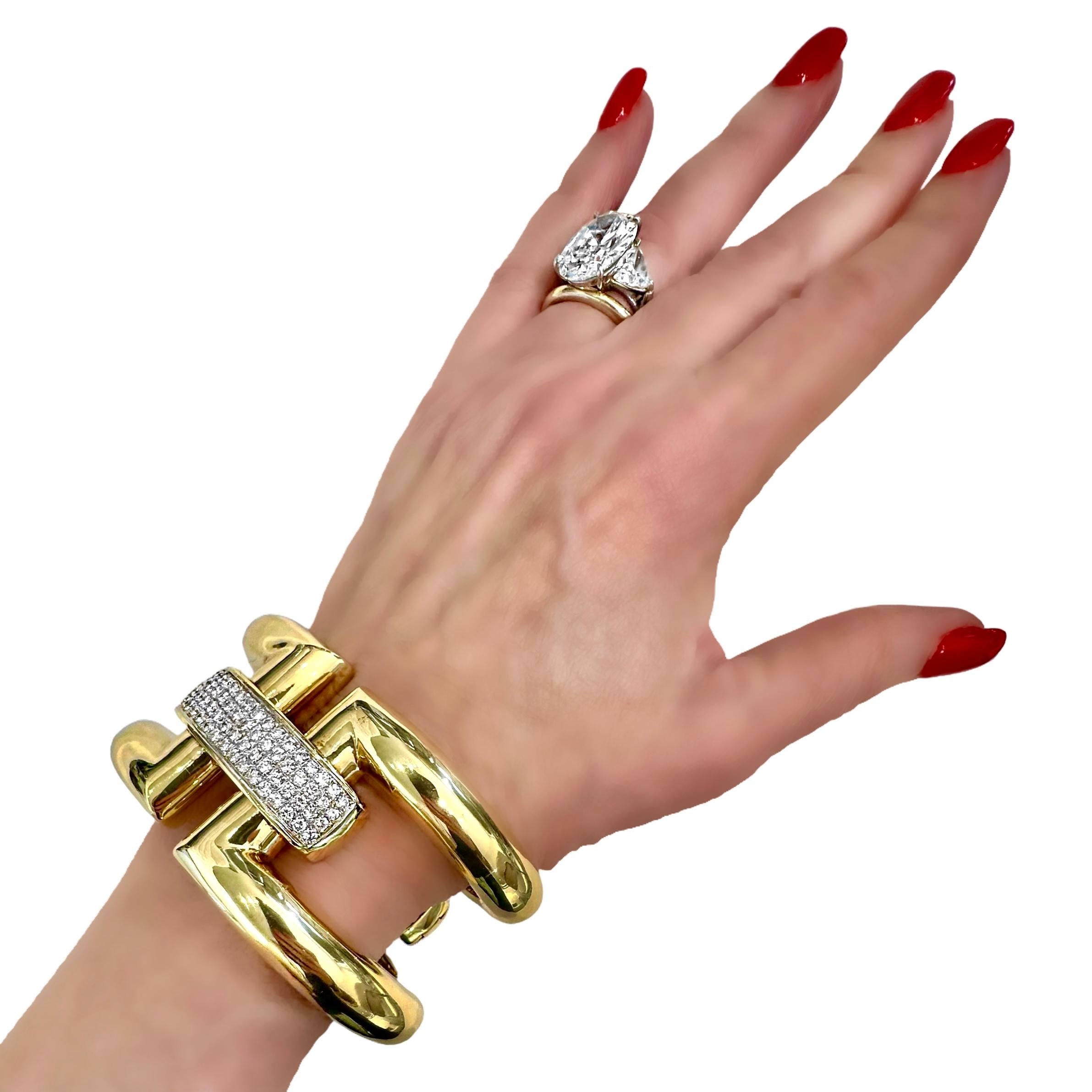 Bracelet manchette en or 18K avec maillons de connexion en diamant de 1,5 pouces de large en vente 8