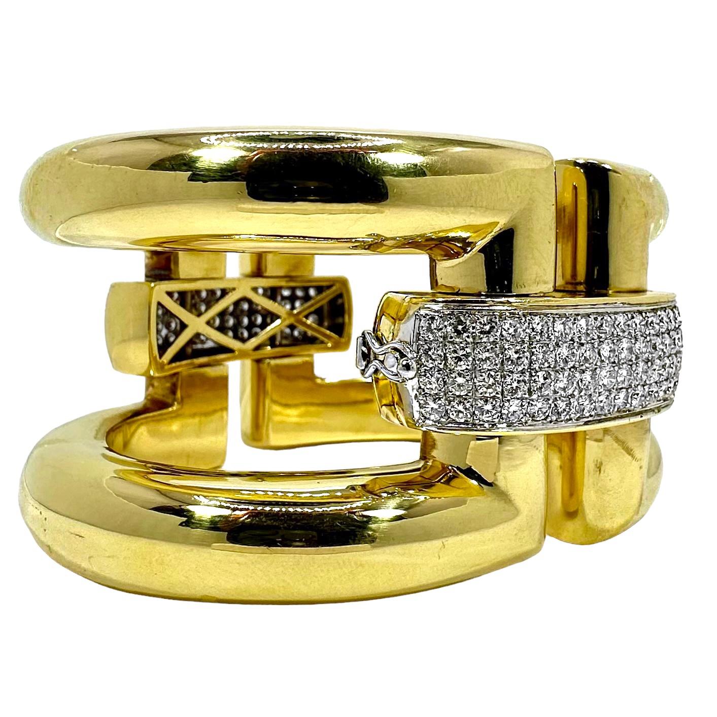 Bracelet manchette en or 18K avec maillons de connexion en diamant de 1,5 pouces de large Bon état - En vente à Palm Beach, FL