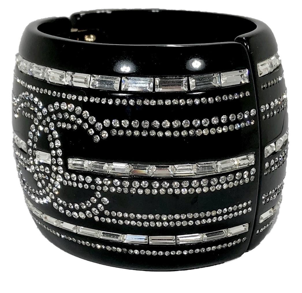 Major Chanel Black Resin Cuff with Rhinestones from the 2009 Cruise Collection In Good Condition For Sale In Palm Beach, FL