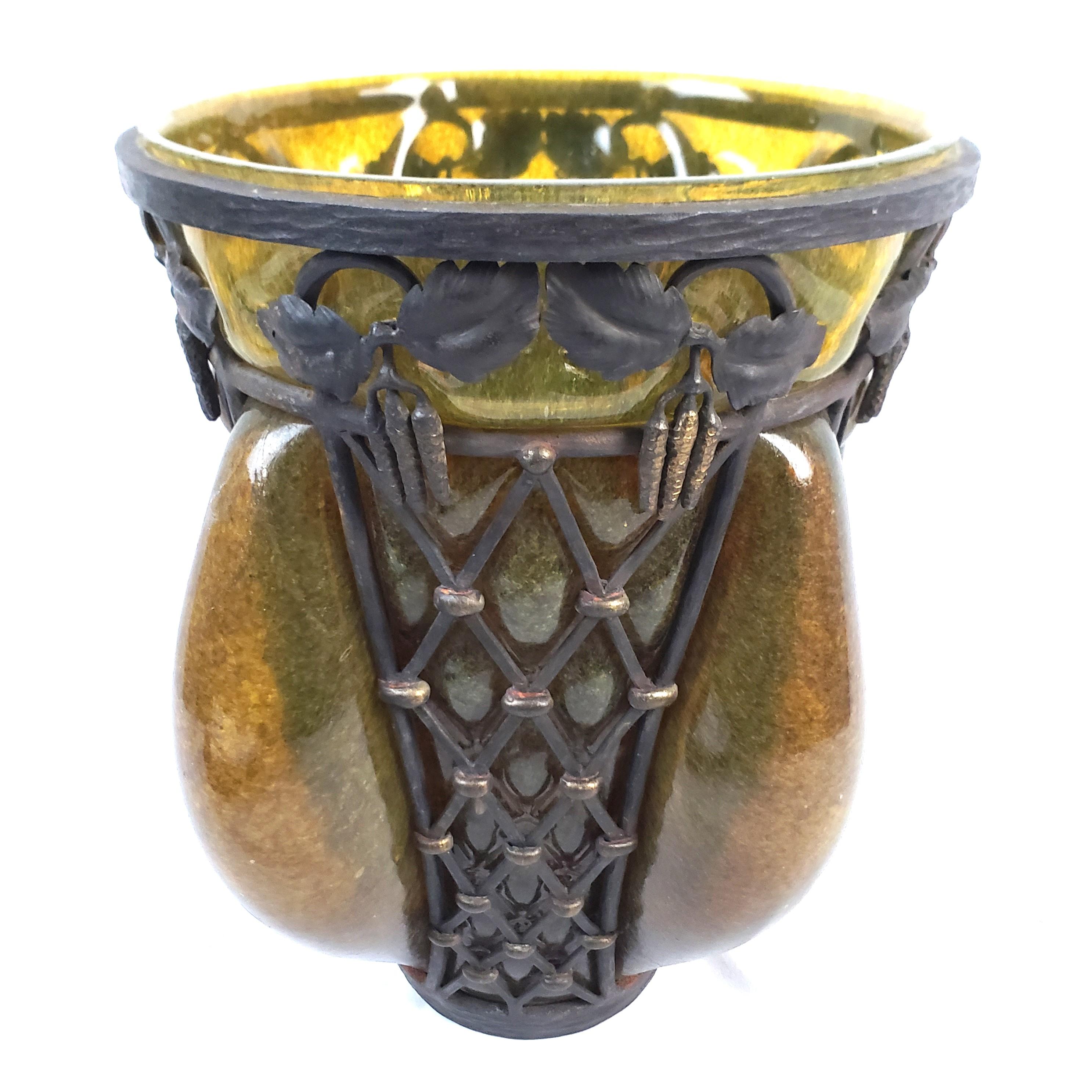 Fer forgé Majorelle & Daum Nancy Signed Large Antique Art Deco Deep Amber Art Glass Vase en vente