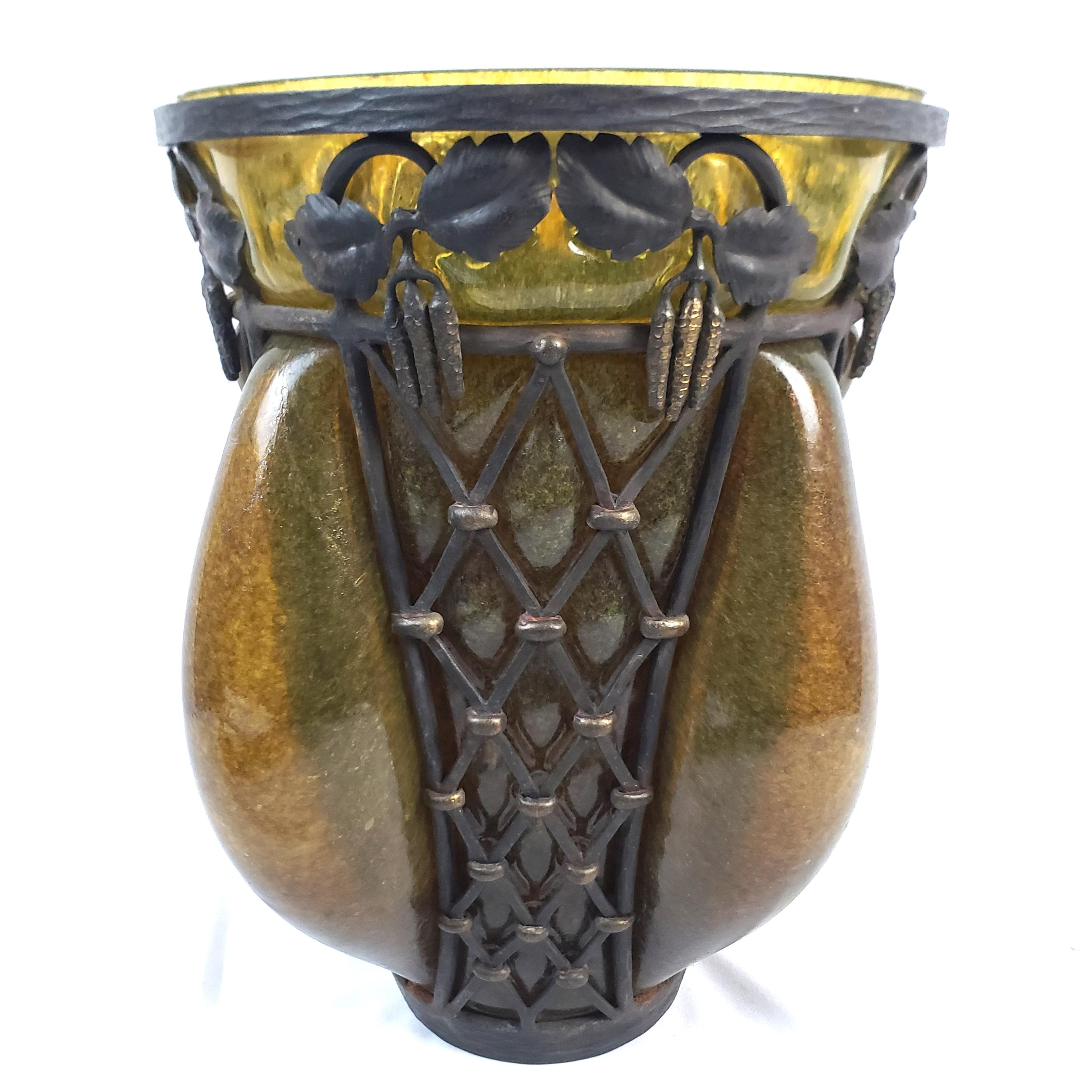 Majorelle & Daum Nancy Signed Large Antique Art Deco Deep Amber Art Glass Vase en vente 1