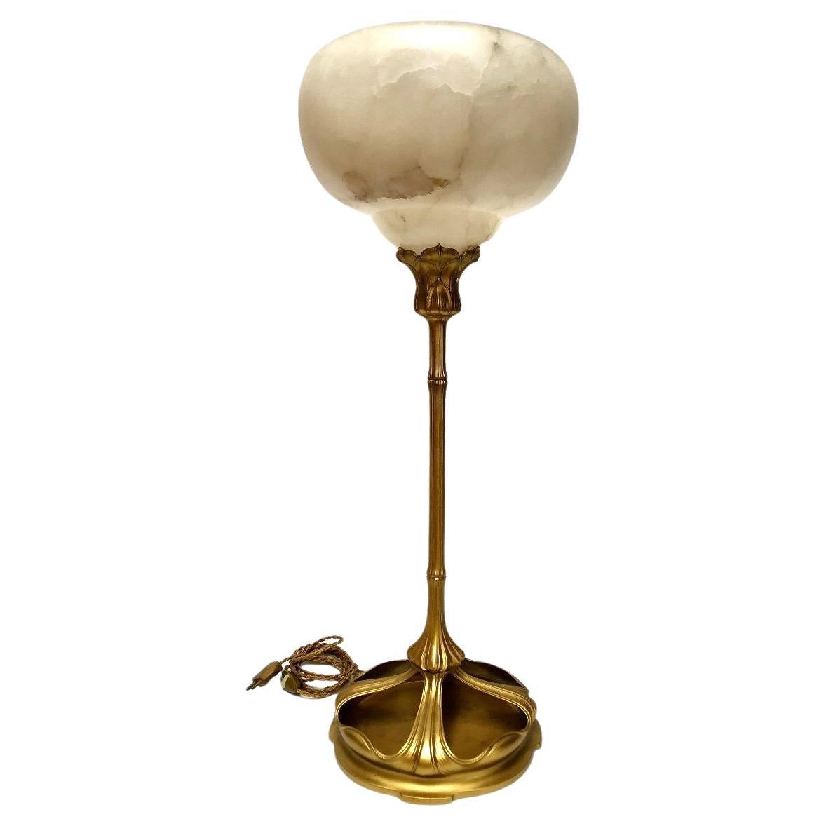 Exceptionnelle et rare lampe Art Nouveau en bronze et albâtre Majorelle