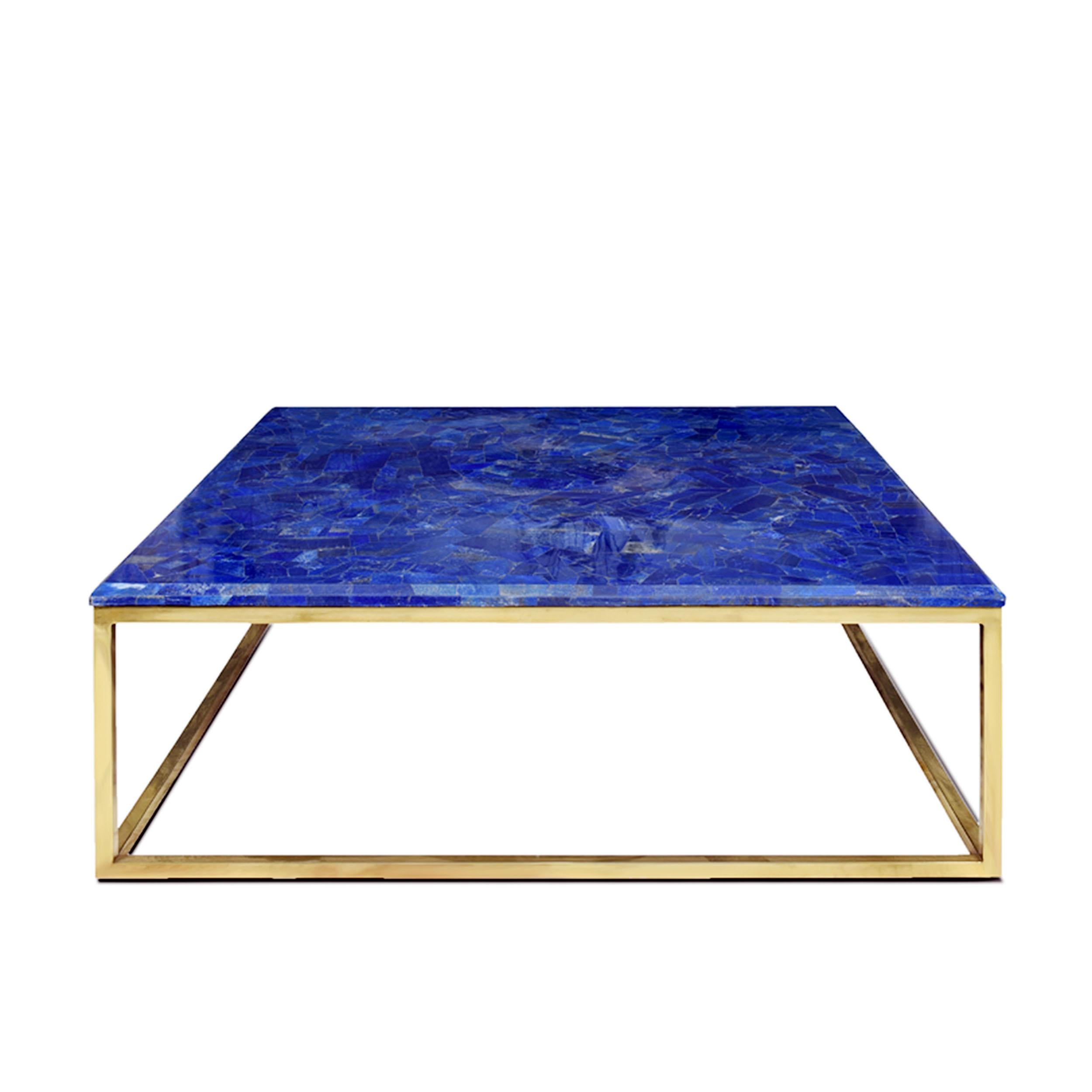 Table centrale Majorelle de Studio Lel
Dimensions : D 107 x L 107 x H 41 cm 
MATERIAL : Lapis Lazuli, laiton.

Il tire son nom du jardin Majorelle de Marrakech, qui a été entièrement peint par Jacques Majorelle dans la riche teinte de bleu lapis qui