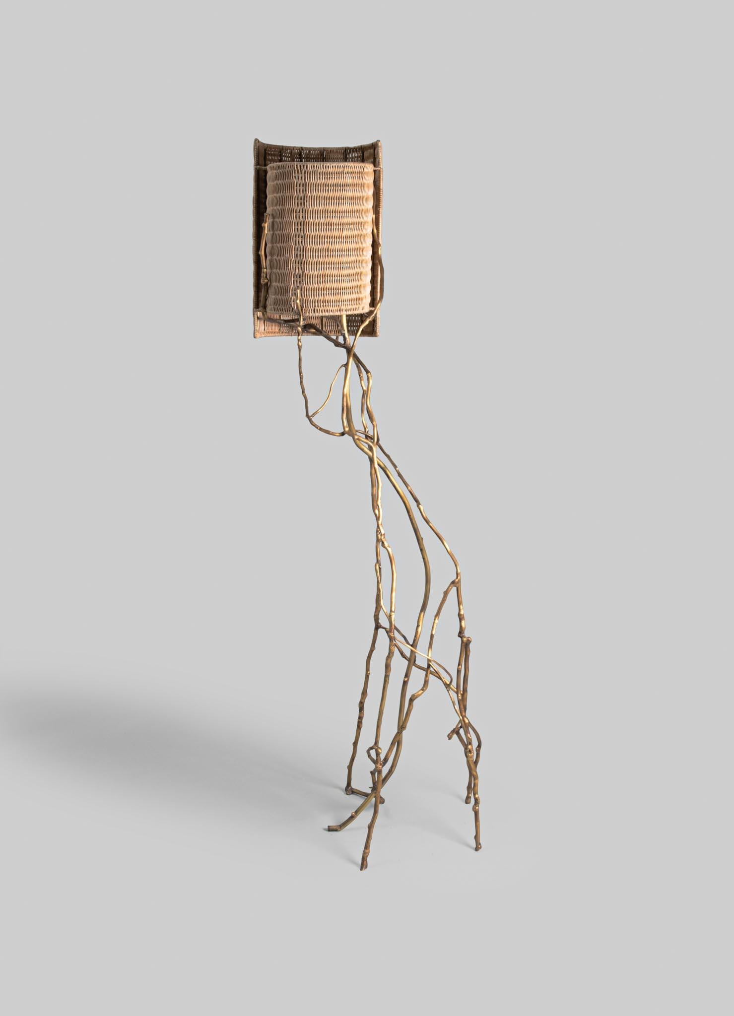 Lampadaire Majuli en laiton, Viya by Vikram Goyal en vente 1