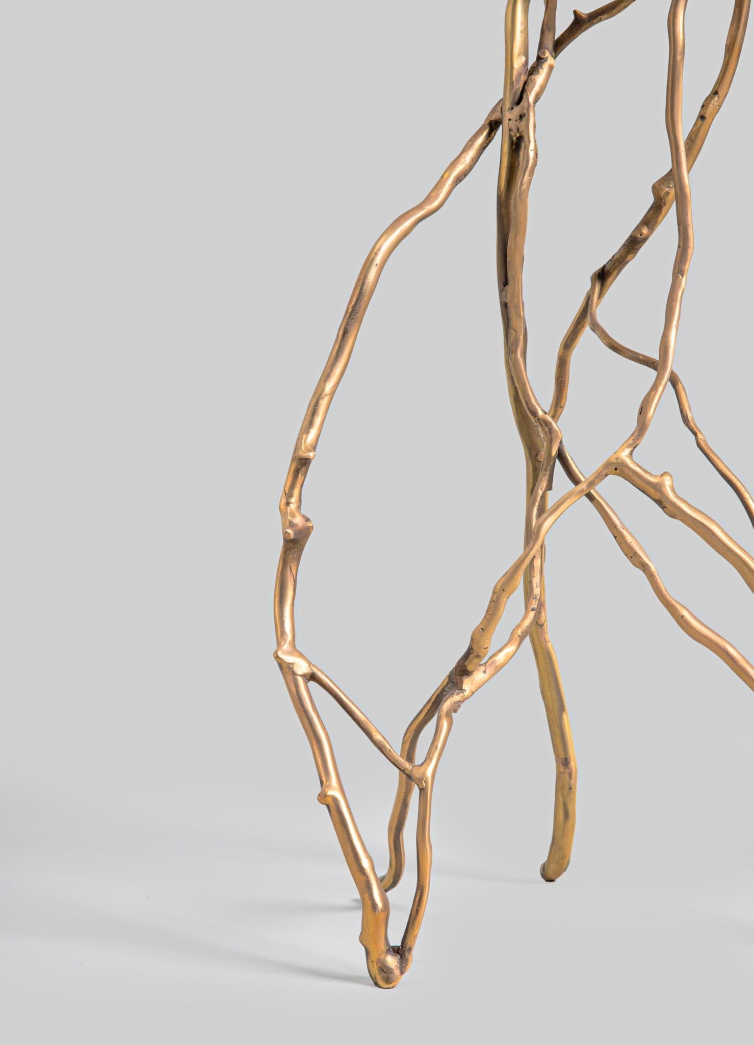 Fait main Lampe à poser Majuli en laiton, Viya by Vikram Goyal en vente