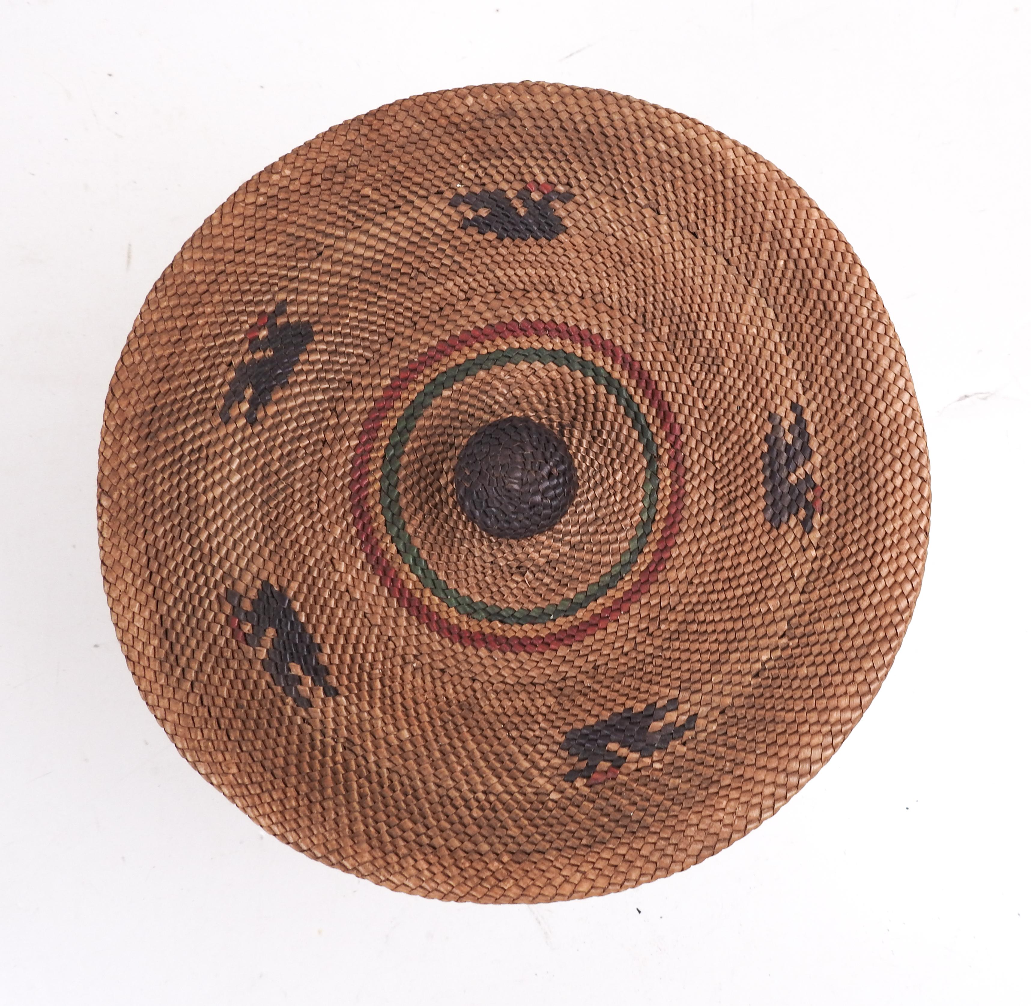 Makah Lidded Basket Whale Whaling Motif In Good Condition For Sale In Seguin, TX