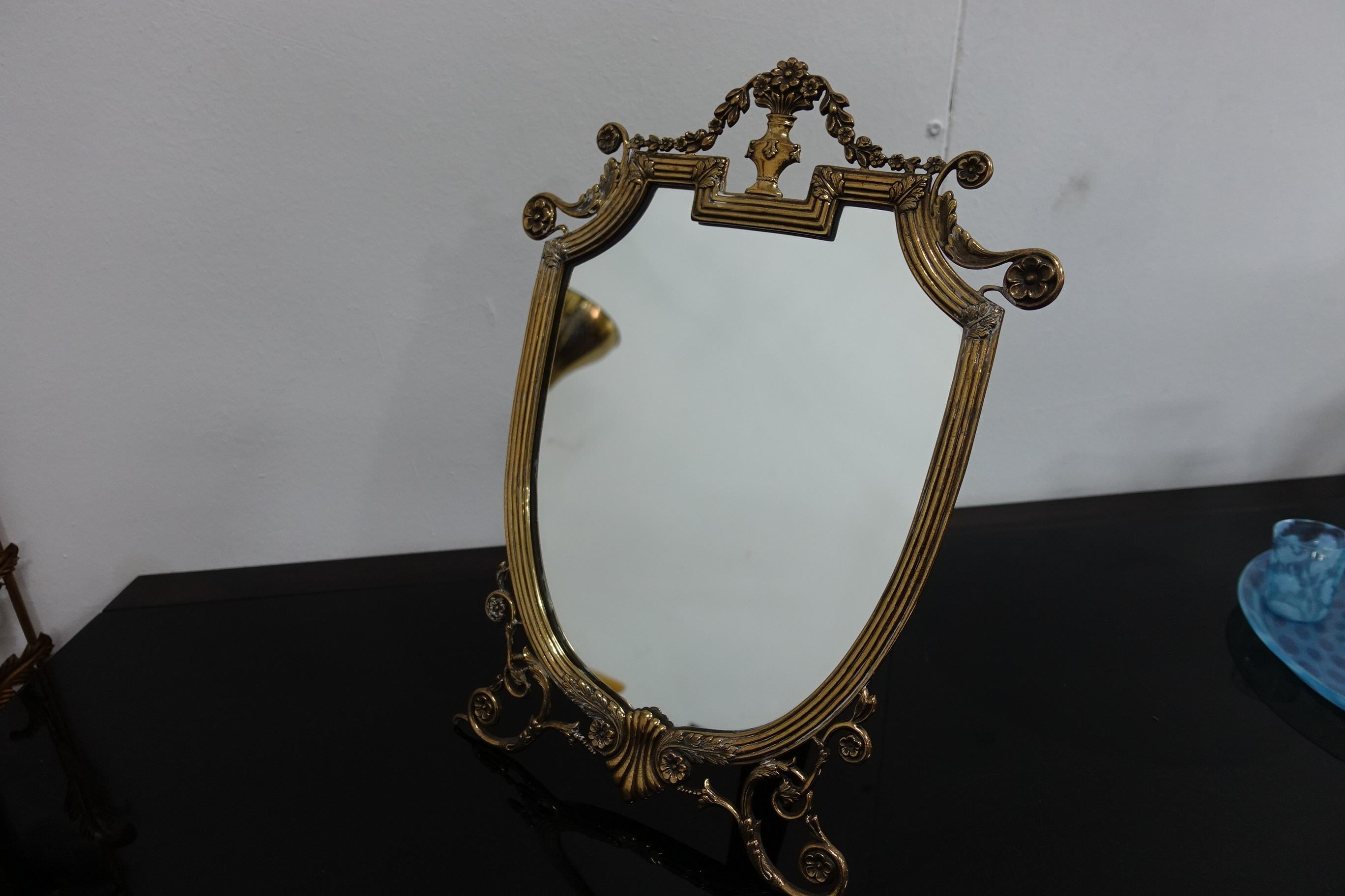 Support mirror, 1950s with brass frame in perfect condition, attributed to Paolo Buffa, an elegant piece of furniture for a touch of all-Italian style.
