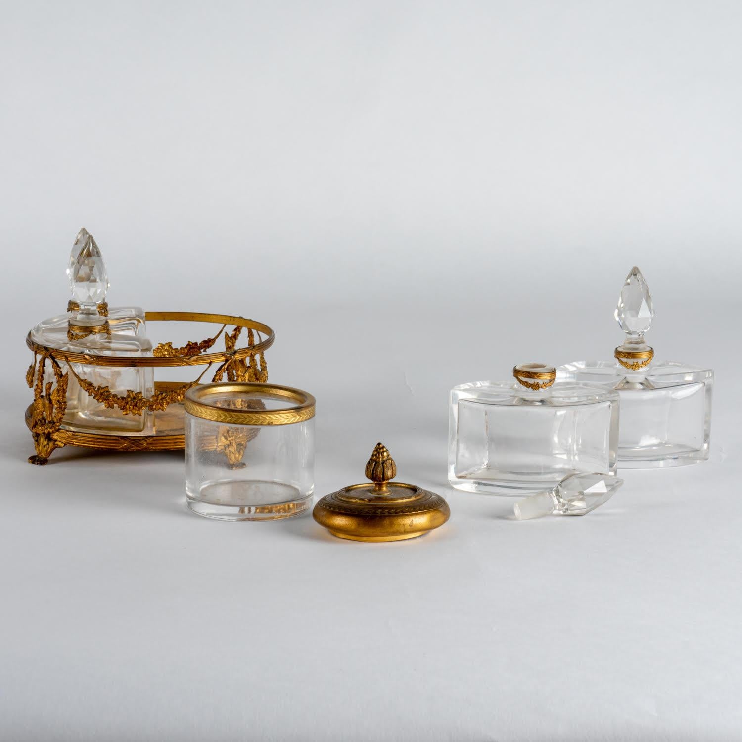 Make-up set composed of a Poudrier and 4 Flacons, XIXth Century.

Make-up set in gilded brass and crystal from the Napoleon III period, 19th century.   
Photos:(c)inu.studio_art 
h: 11cm , D: 13cm