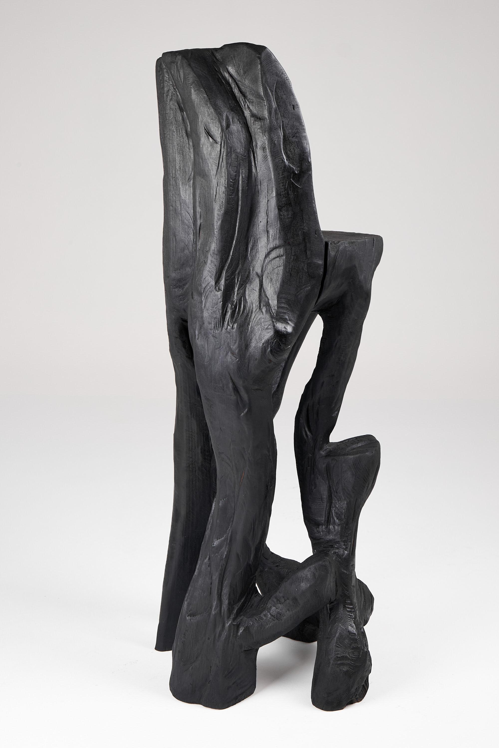 Makha, Skulpturaler Barstuhl aus Massivholz, Original zeitgenössisches Design, Logniture (Kroatisch) im Angebot