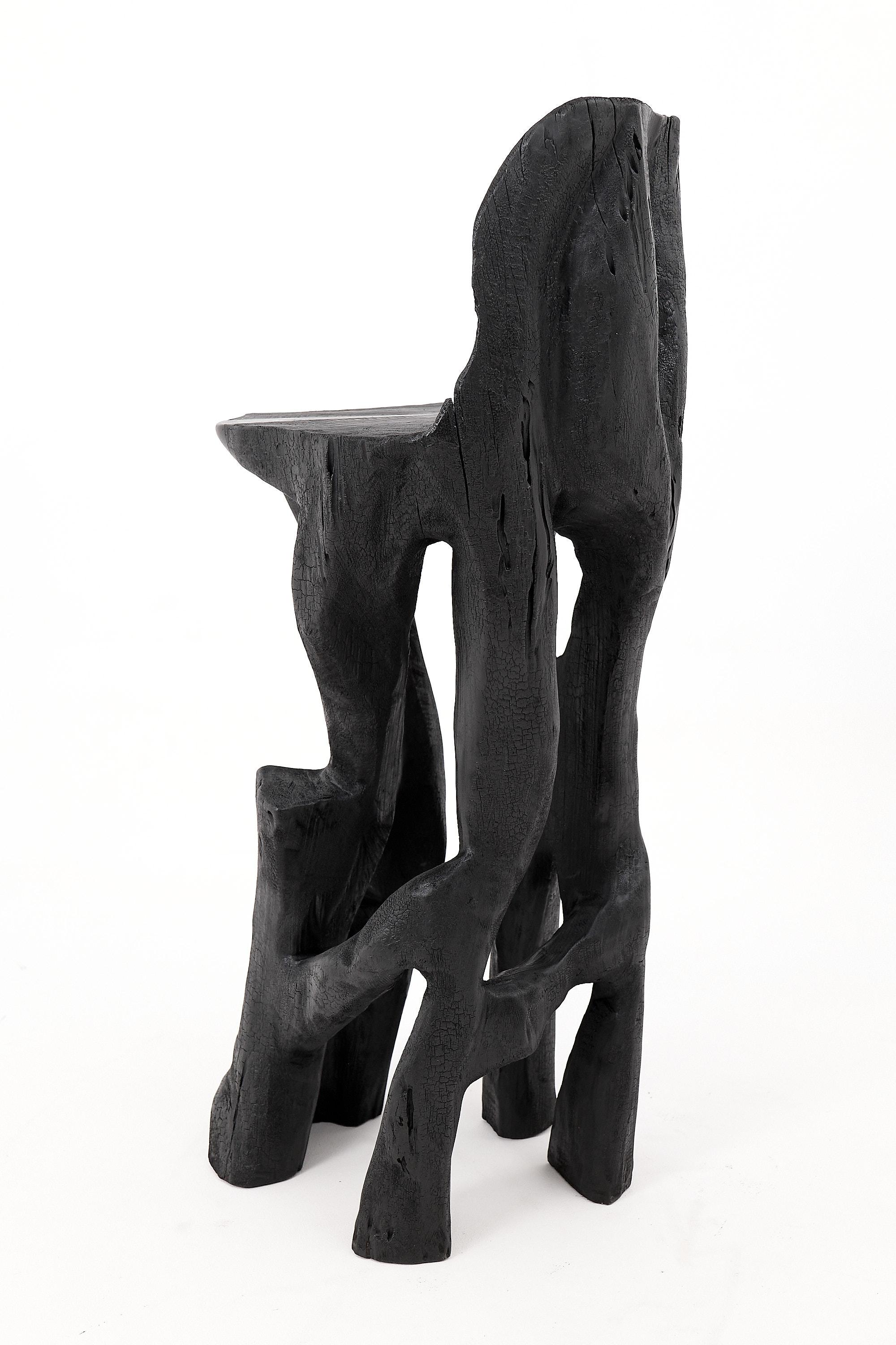 Makha, Silla de bar escultural de madera maciza, Diseño original contemporáneo, Logniture Croata en venta