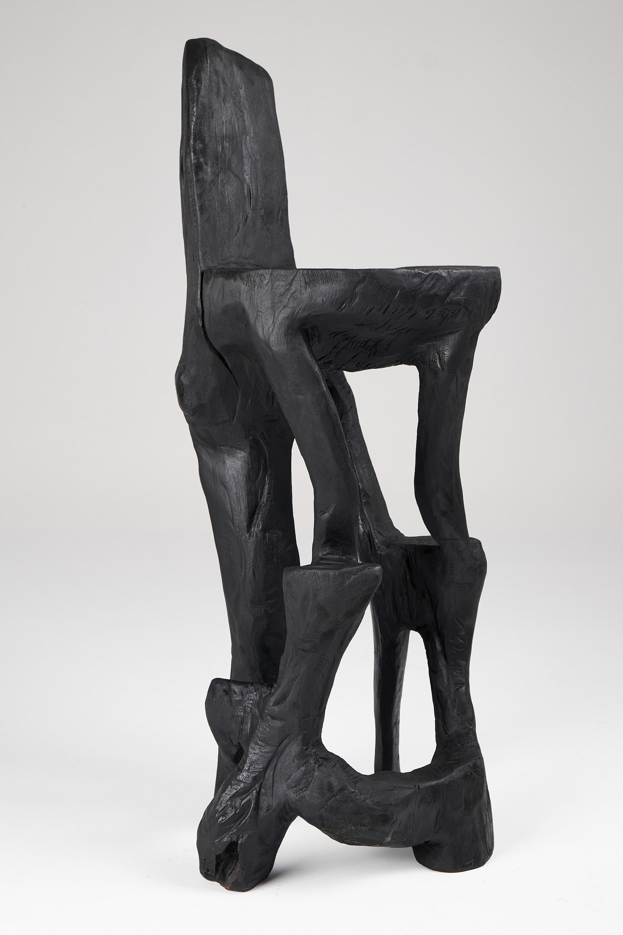 Makha, Skulpturaler Barstuhl aus Massivholz, Original zeitgenössisches Design, Logniture im Angebot 1
