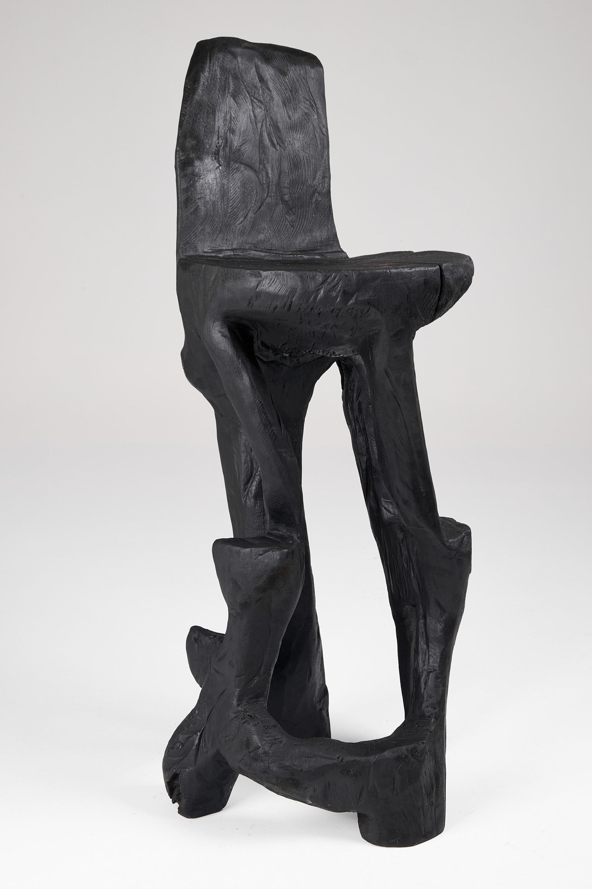 Makha, Skulpturaler Barstuhl aus Massivholz, Original zeitgenössisches Design, Logniture im Angebot 2