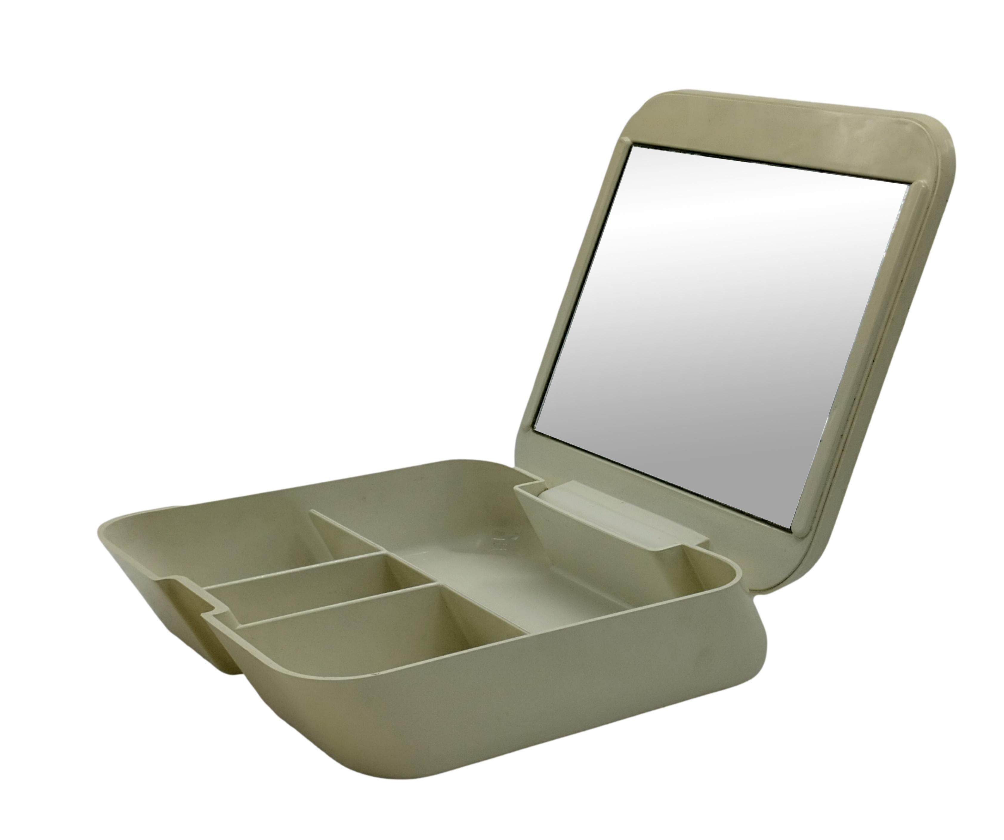 Italian Makio Hasuike per Gedy Set da Toletta Portatile Space Age, Italia 1970s For Sale